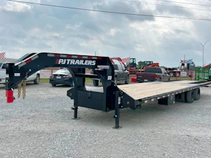 PJ Trailers 36'x102" Gooseneck Flatbed Trailer w/ Hydraulic Dovetail (LY)