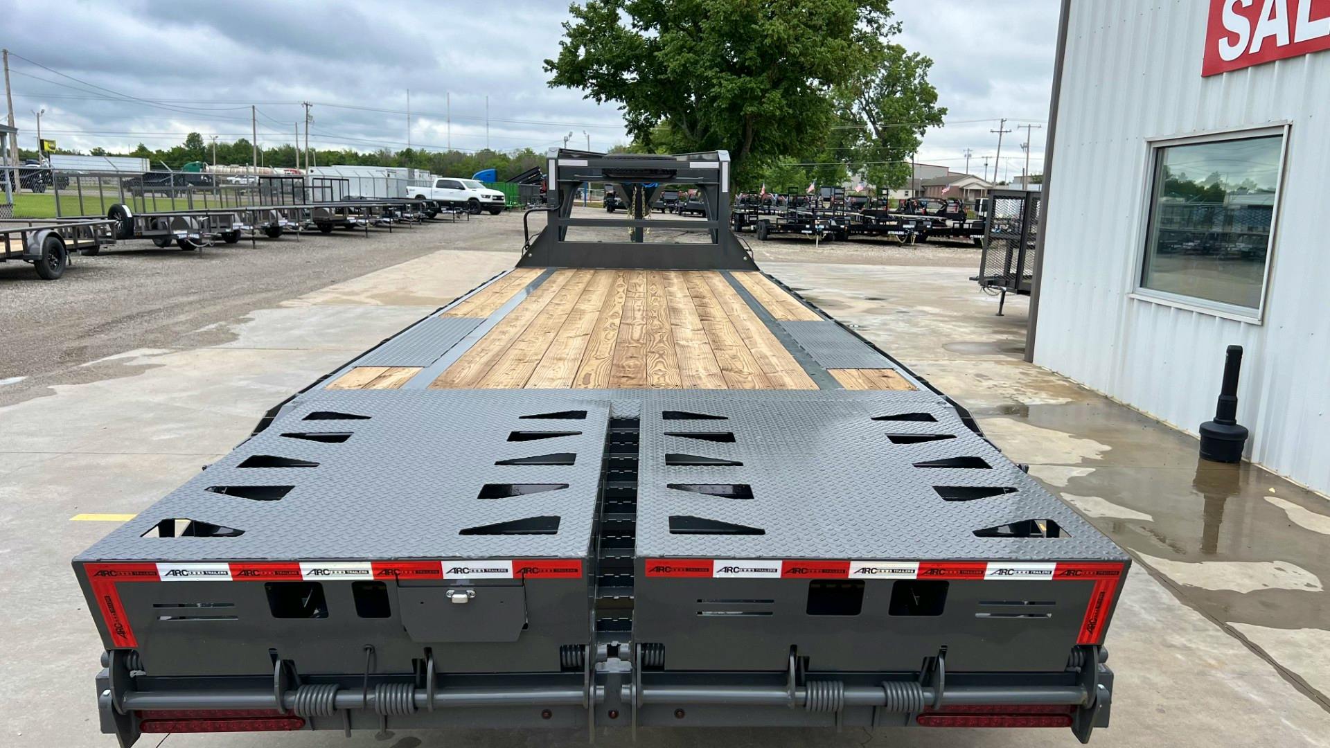 ARC Trailers ARC GDS 25' × 102" Gooseneck Flatbed Trailer