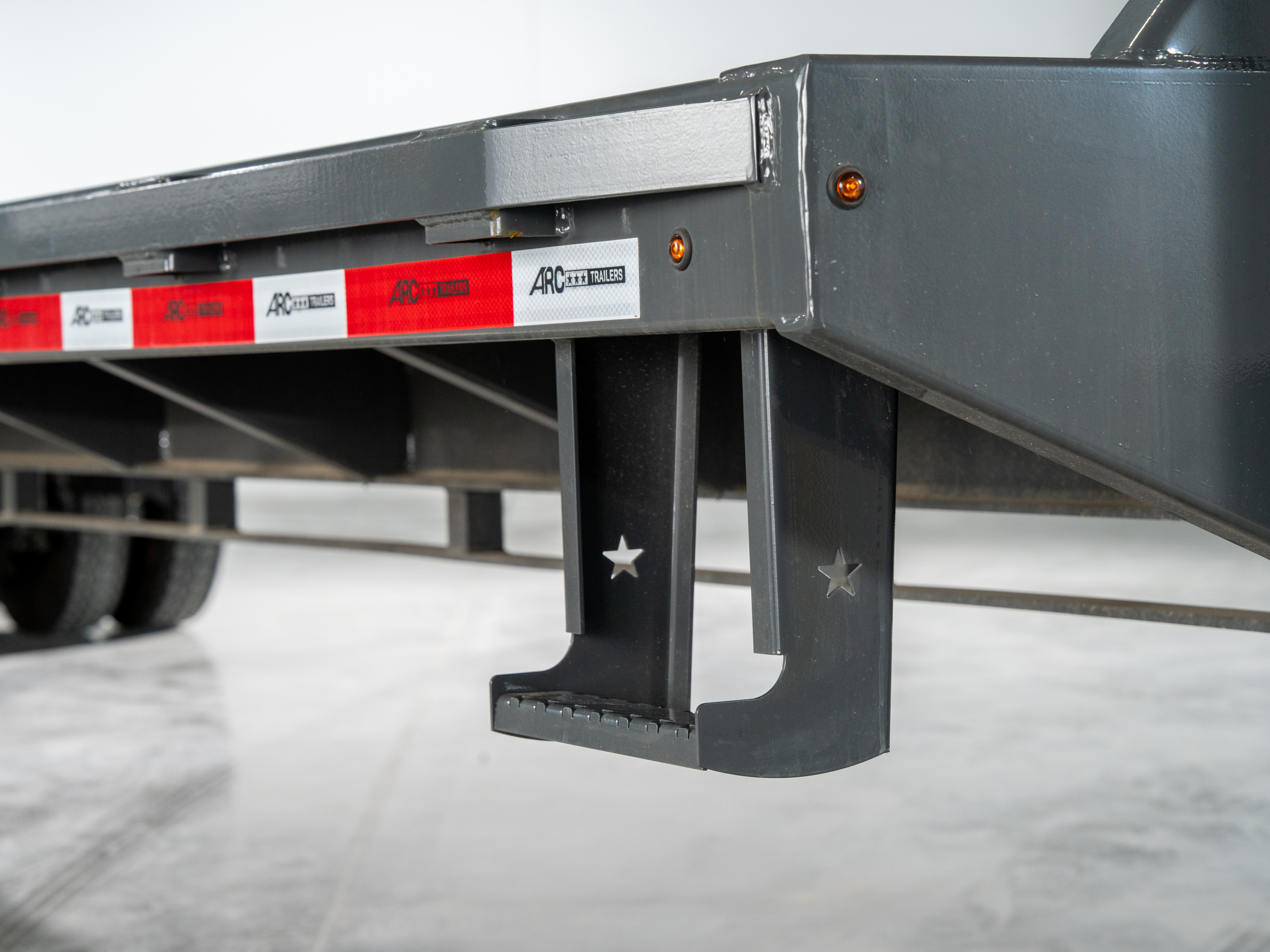 ARC Trailers ARC GDD 40' × 102" Gooseneck Flatbed Trailer with Duals