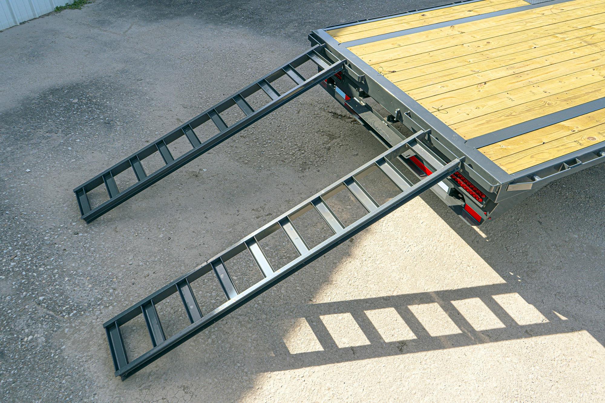 ARC Trailers ARC GDS 32' × 102" Gooseneck Flatbed Trailer