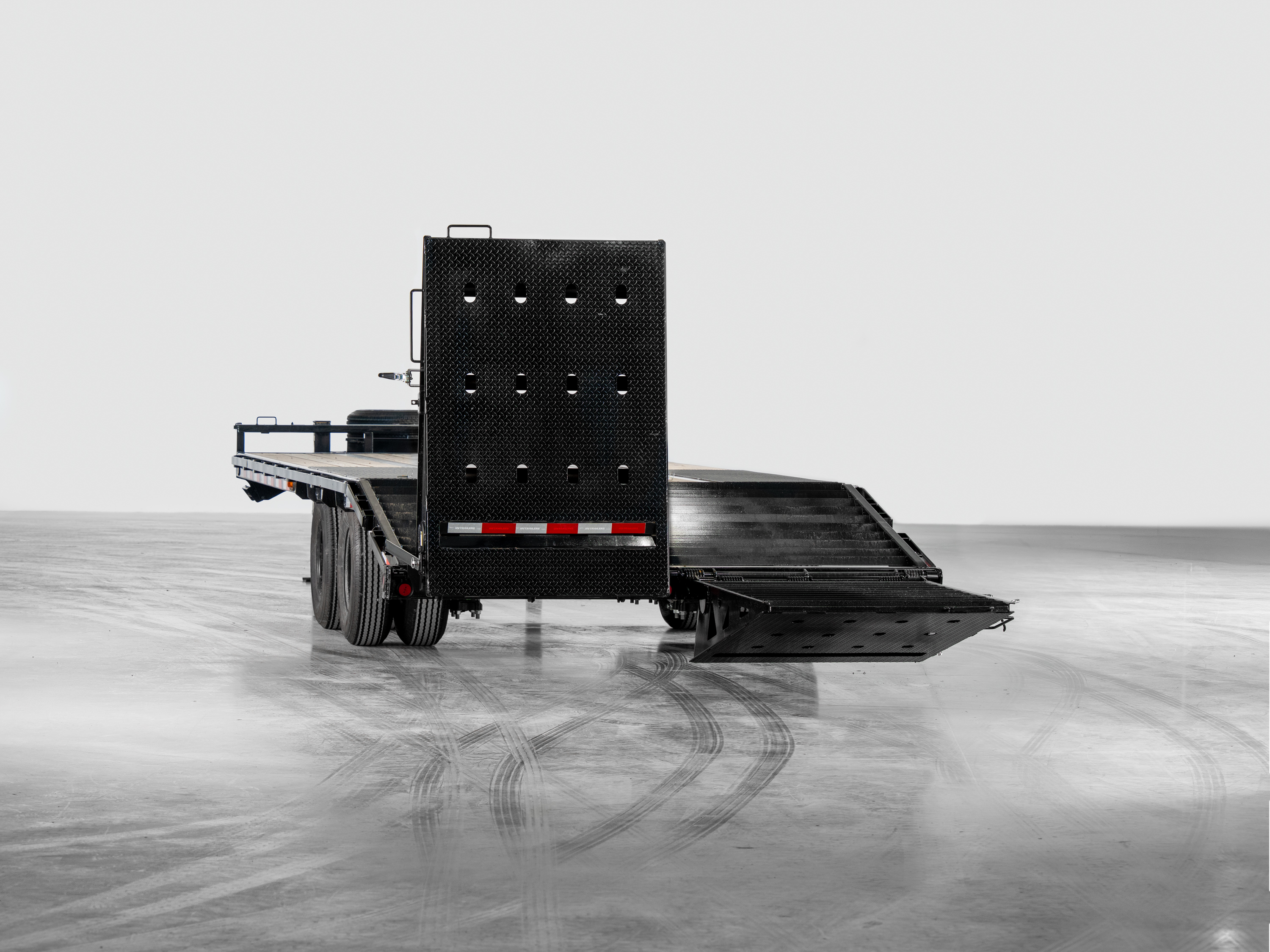PJ Trailers 25'x102" Low Pro Pintle Flatbed Trailer w/ Duals (PL)