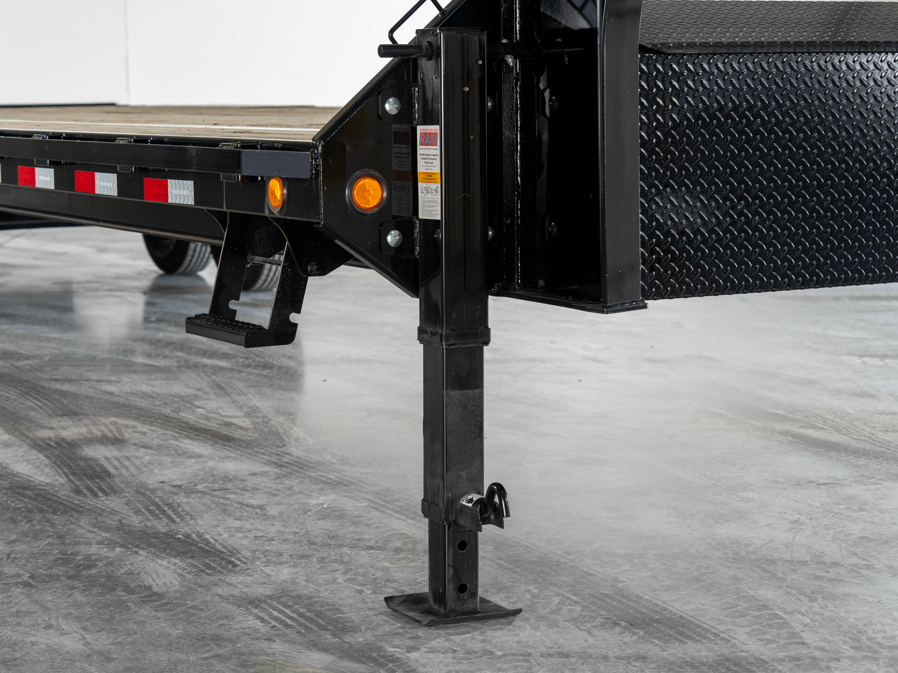 PJ Trailers 20'x102" Gooseneck Low Pro Flatbed Trailer w/ Singles (LS)
