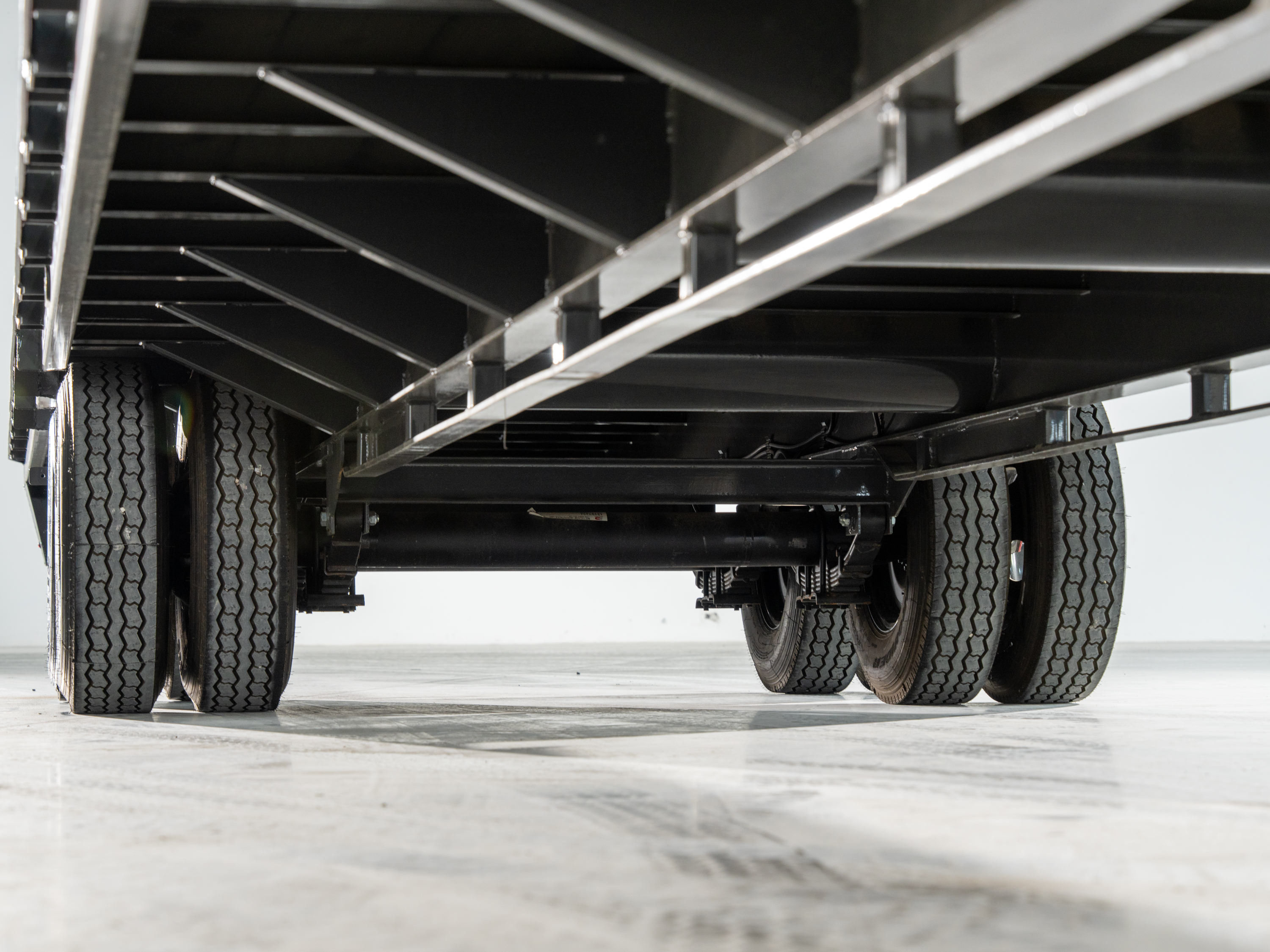 ARC Trailers ARC GDD 40' × 102" Gooseneck Flatbed Trailer with Duals