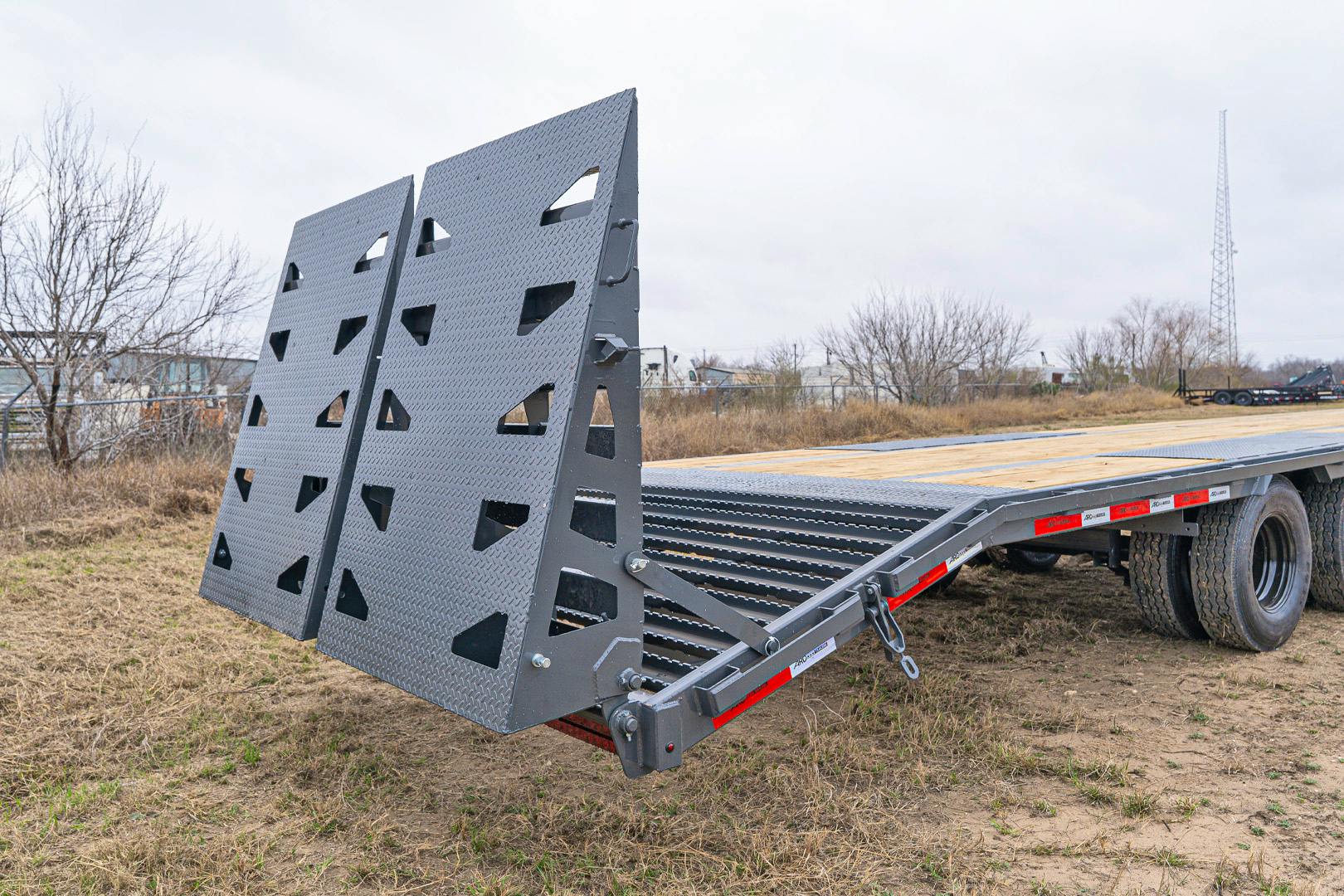ARC Trailers ARC GDD 40' × 102" Gooseneck Flatbed Trailer with Duals