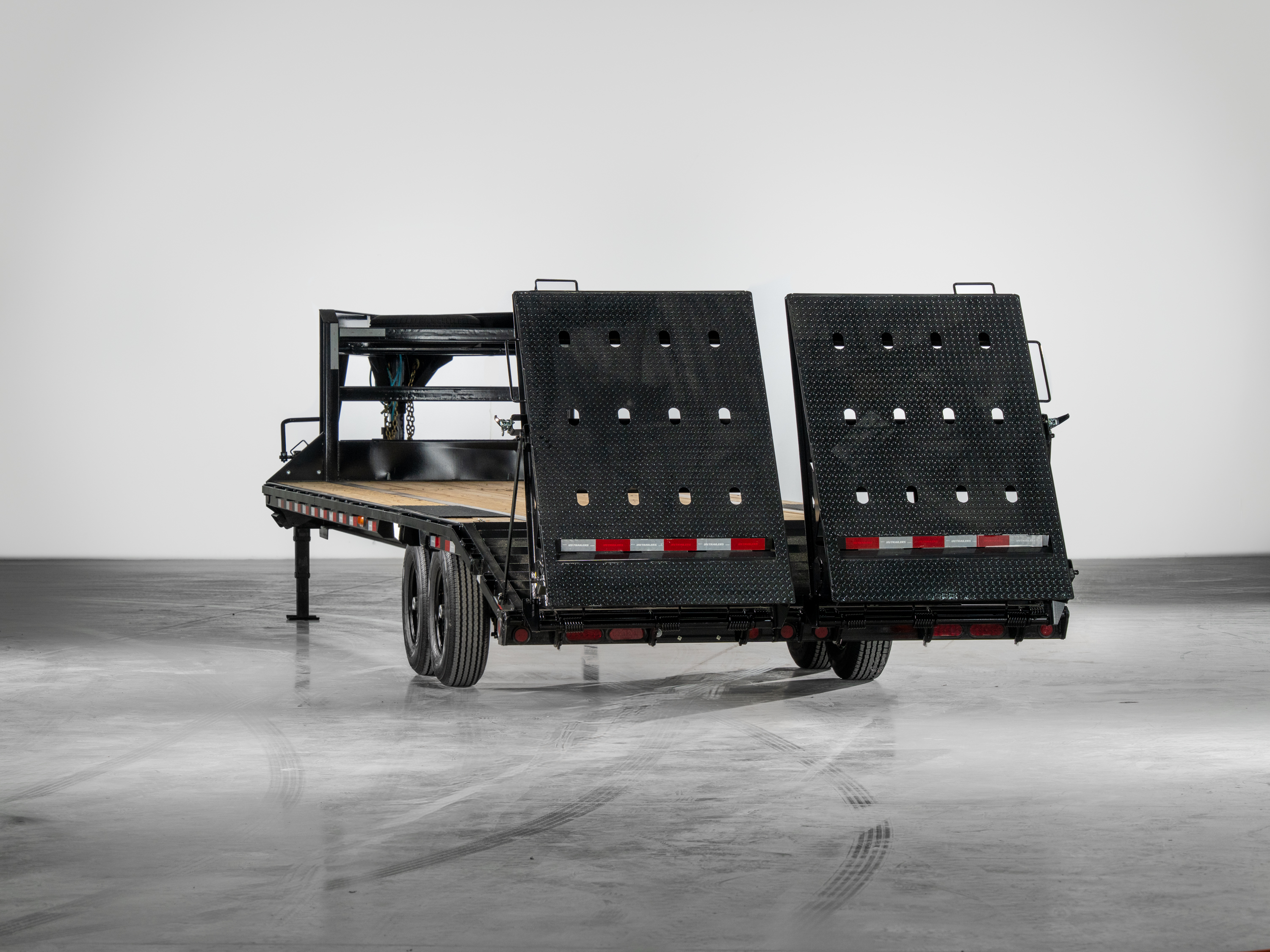 PJ Trailers 32'x102" Gooseneck Flatbed Quest Series (LQ)