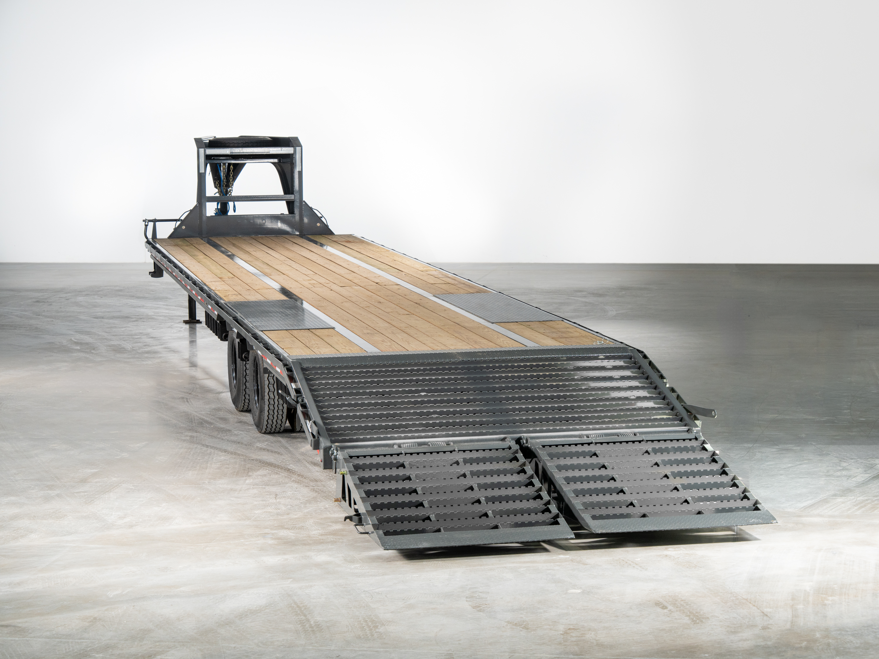 ARC Trailers ARC GDD 40' × 102" Gooseneck Flatbed Trailer with Duals