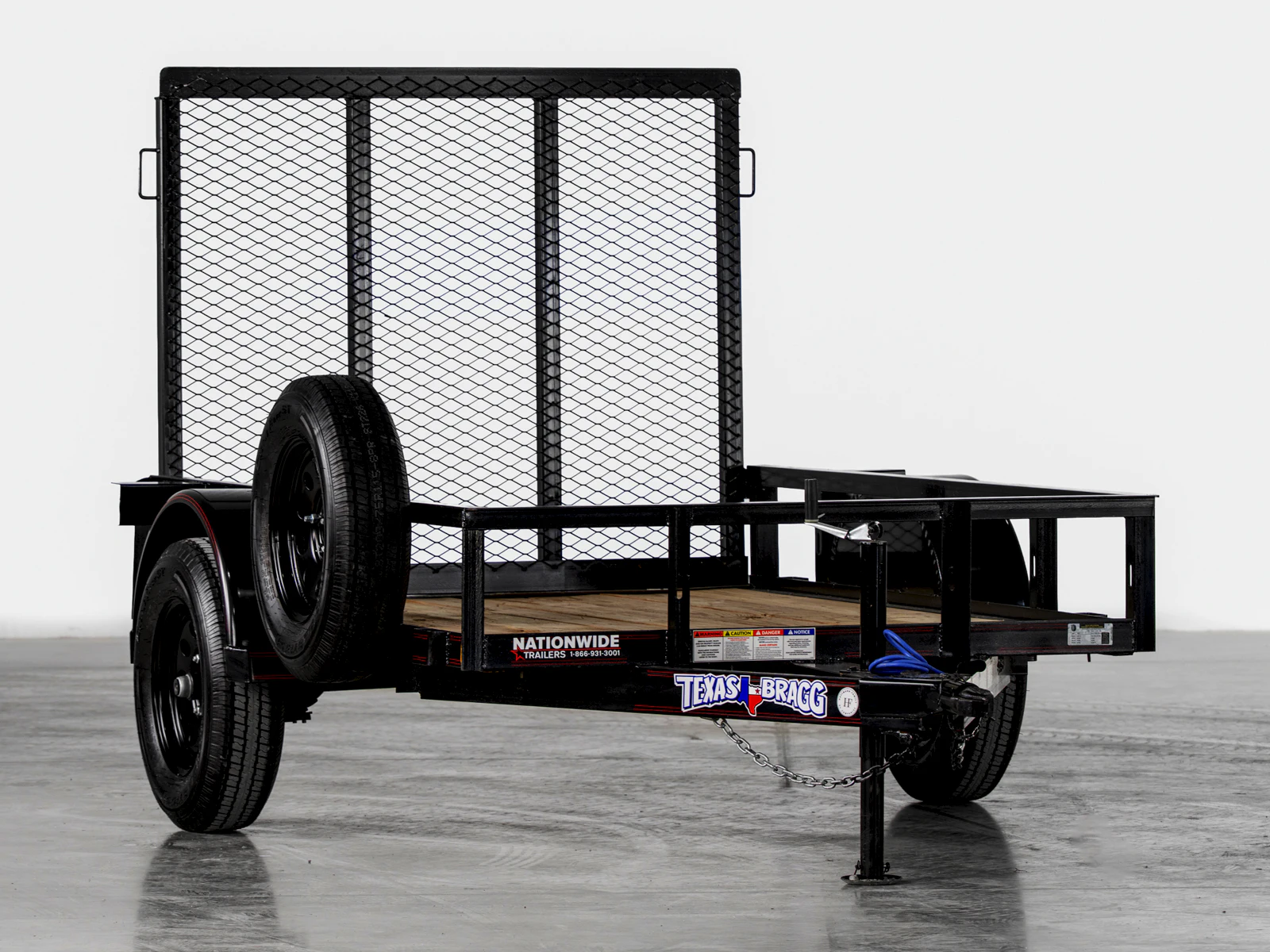 Texas Bragg 60 in Single Axle Pipe Top Utility, studio view 1
