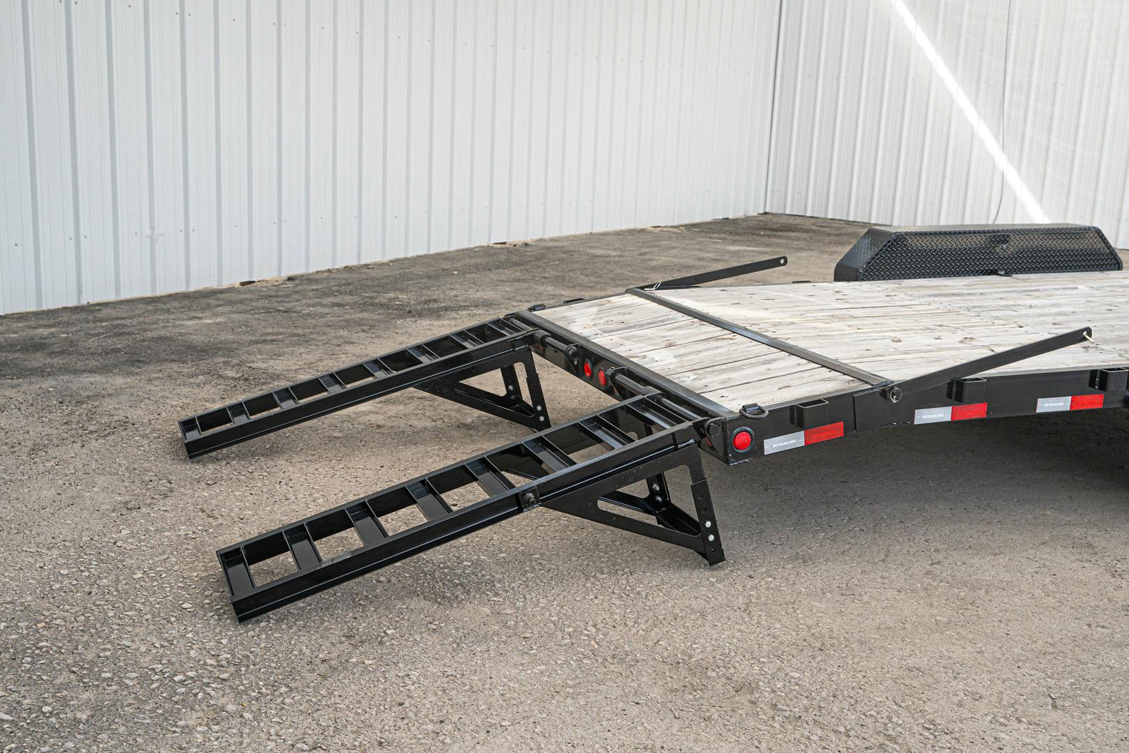 PJ Trailers 24'x83" Gooseneck 6" Channel Equipment Trailer (CC)
