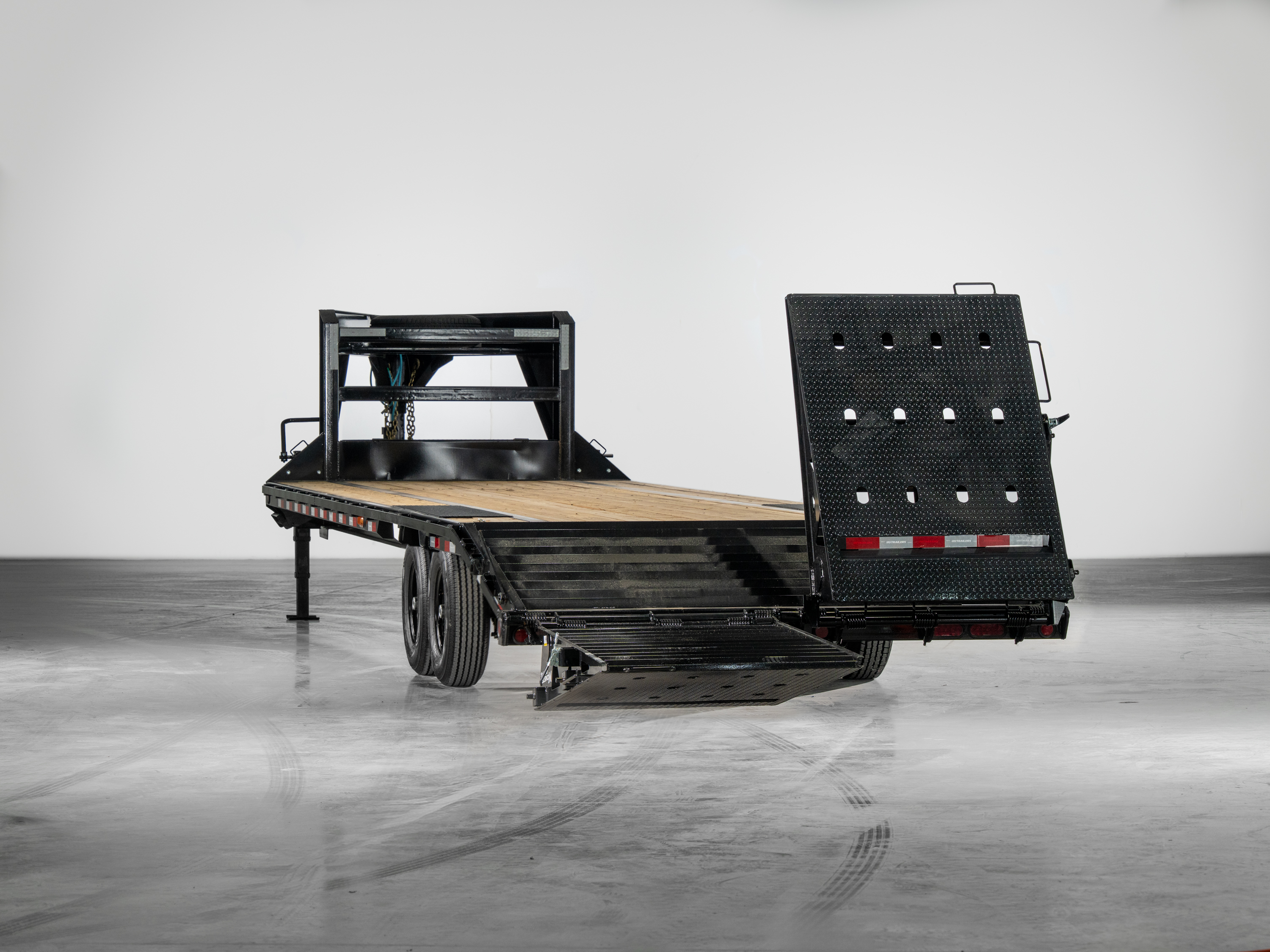 PJ Trailers 32'x102" Gooseneck Flatbed Quest Series (LQ)