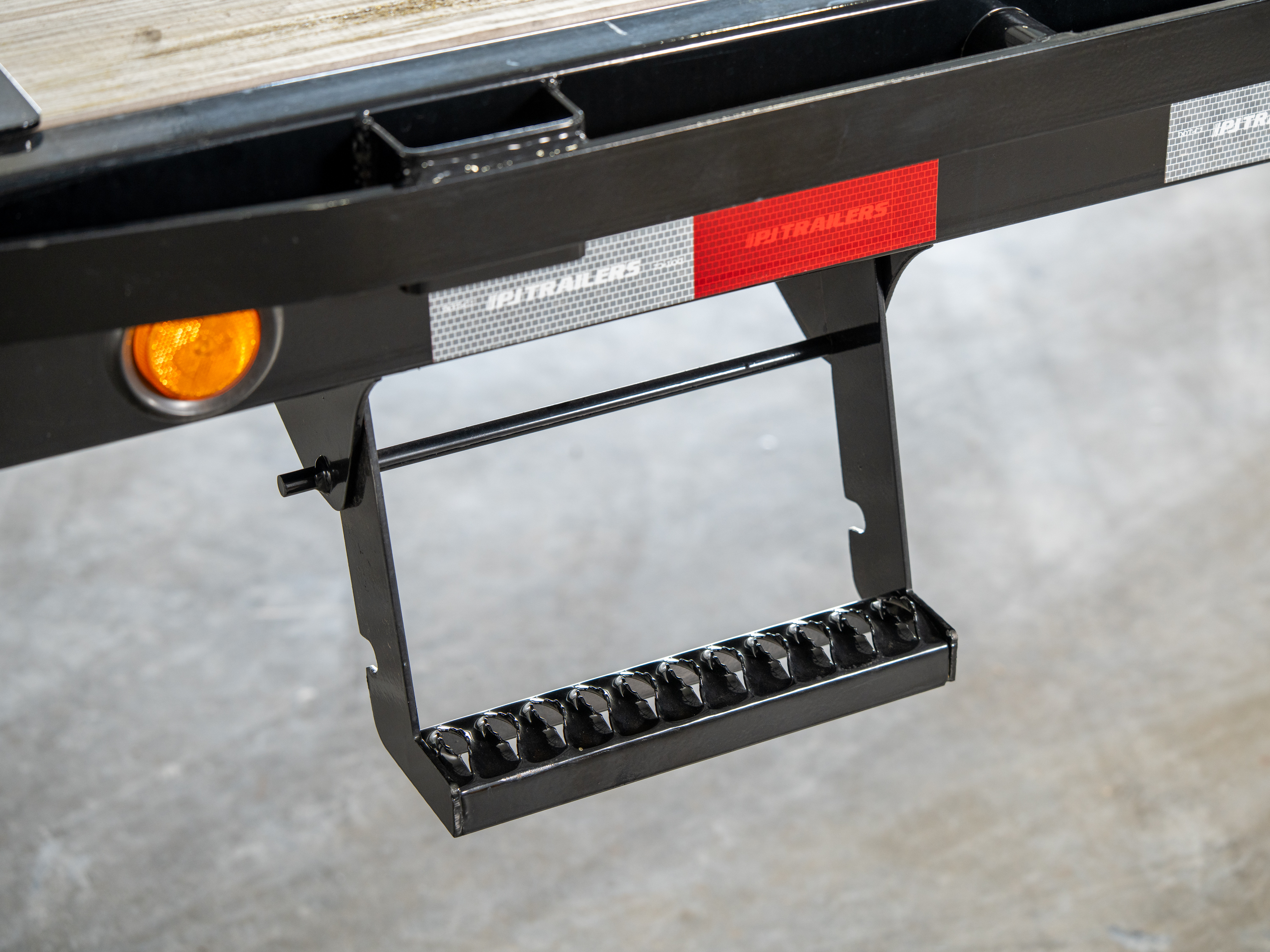 PJ Trailers 20'x102" Gooseneck Low Pro Flatbed Trailer w/ Singles (LS)