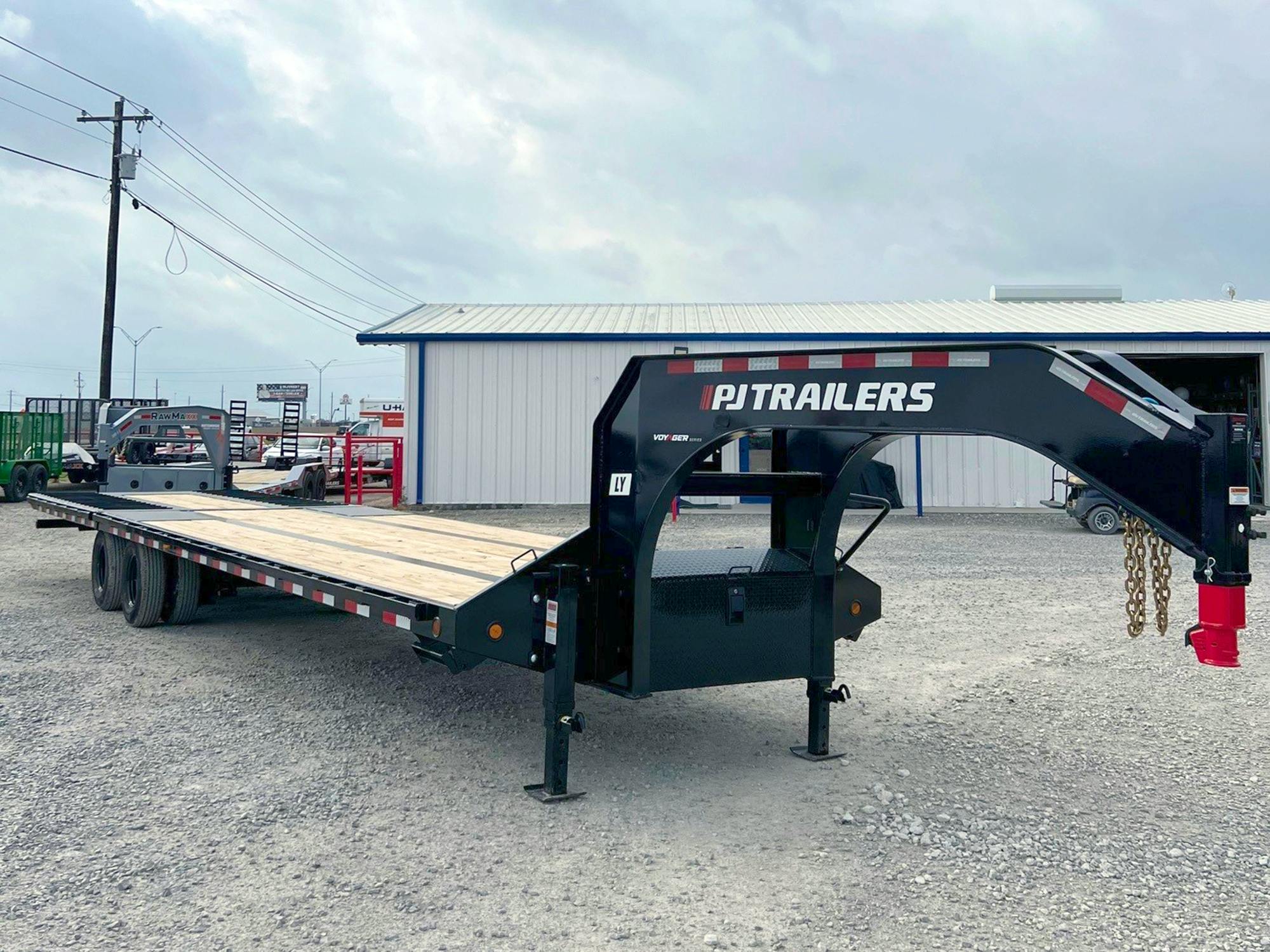PJ Trailers 36'x102" Gooseneck Flatbed Trailer w/ Hydraulic Dovetail (LY)