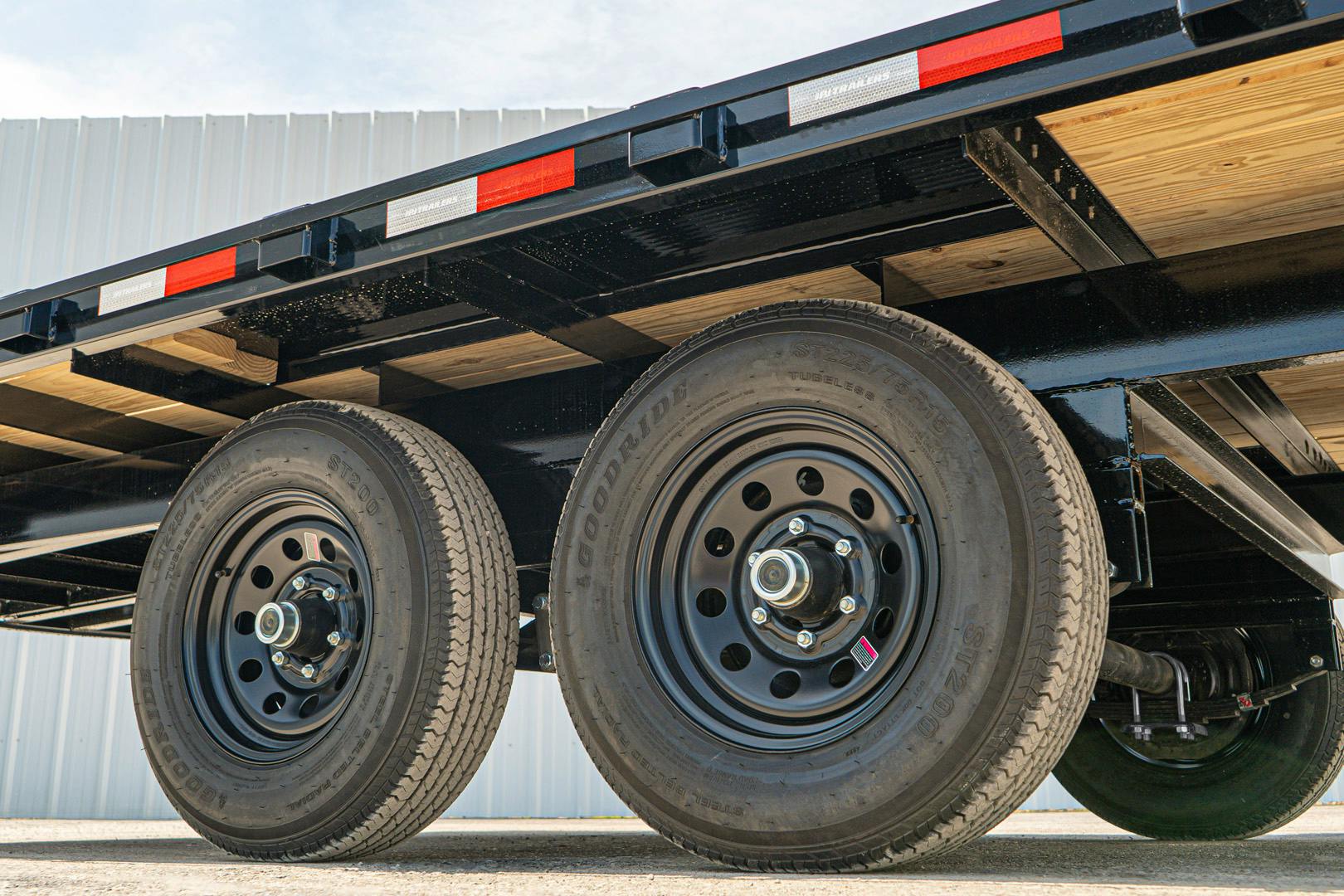 PJ Trailers 20'x101" Med. Duty 6" Channel Deckover Flatbed Trailer (L6)