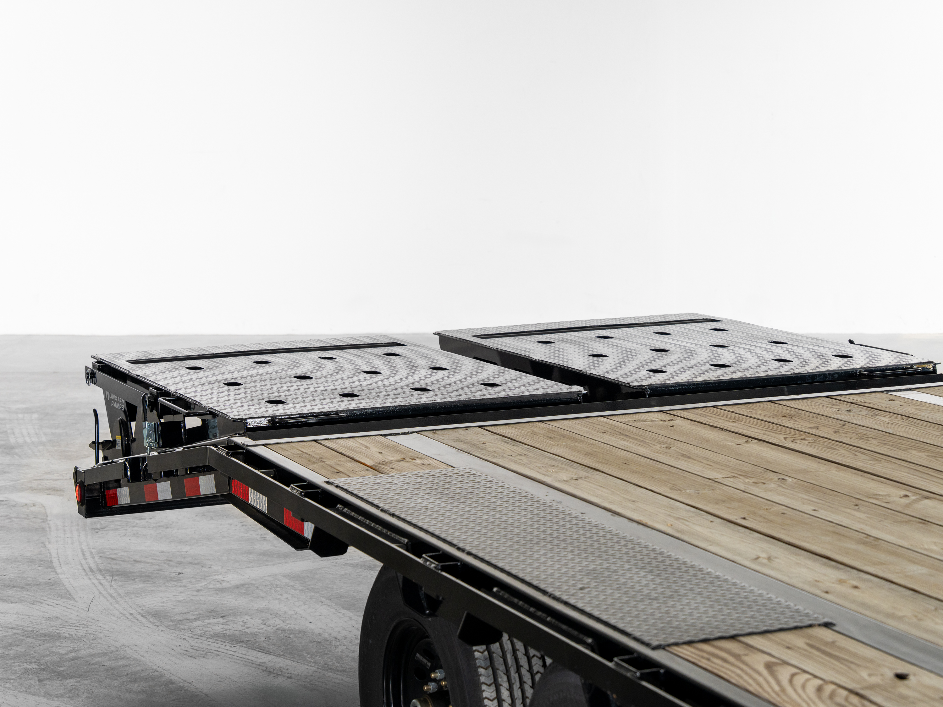 PJ Trailers 20'x102" Gooseneck Low Pro Flatbed Trailer w/ Singles (LS)