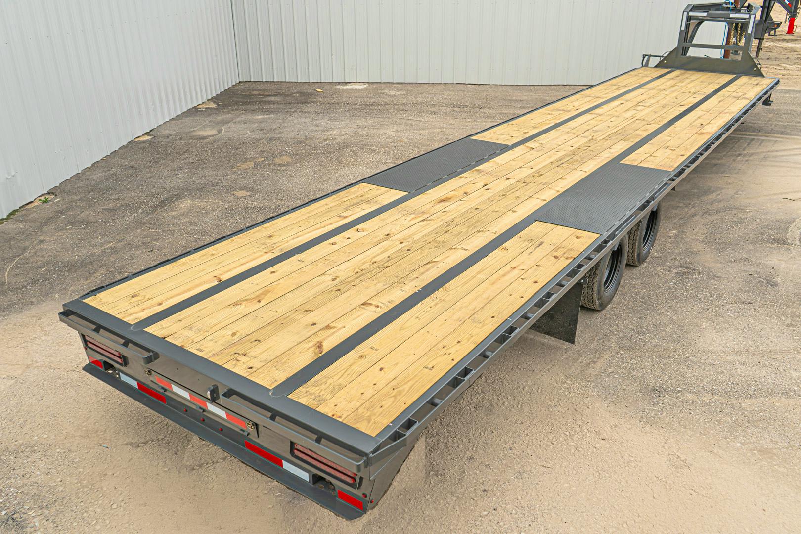 ARC Trailers ARC GDD 40' × 102" Gooseneck Flatbed Trailer with Duals