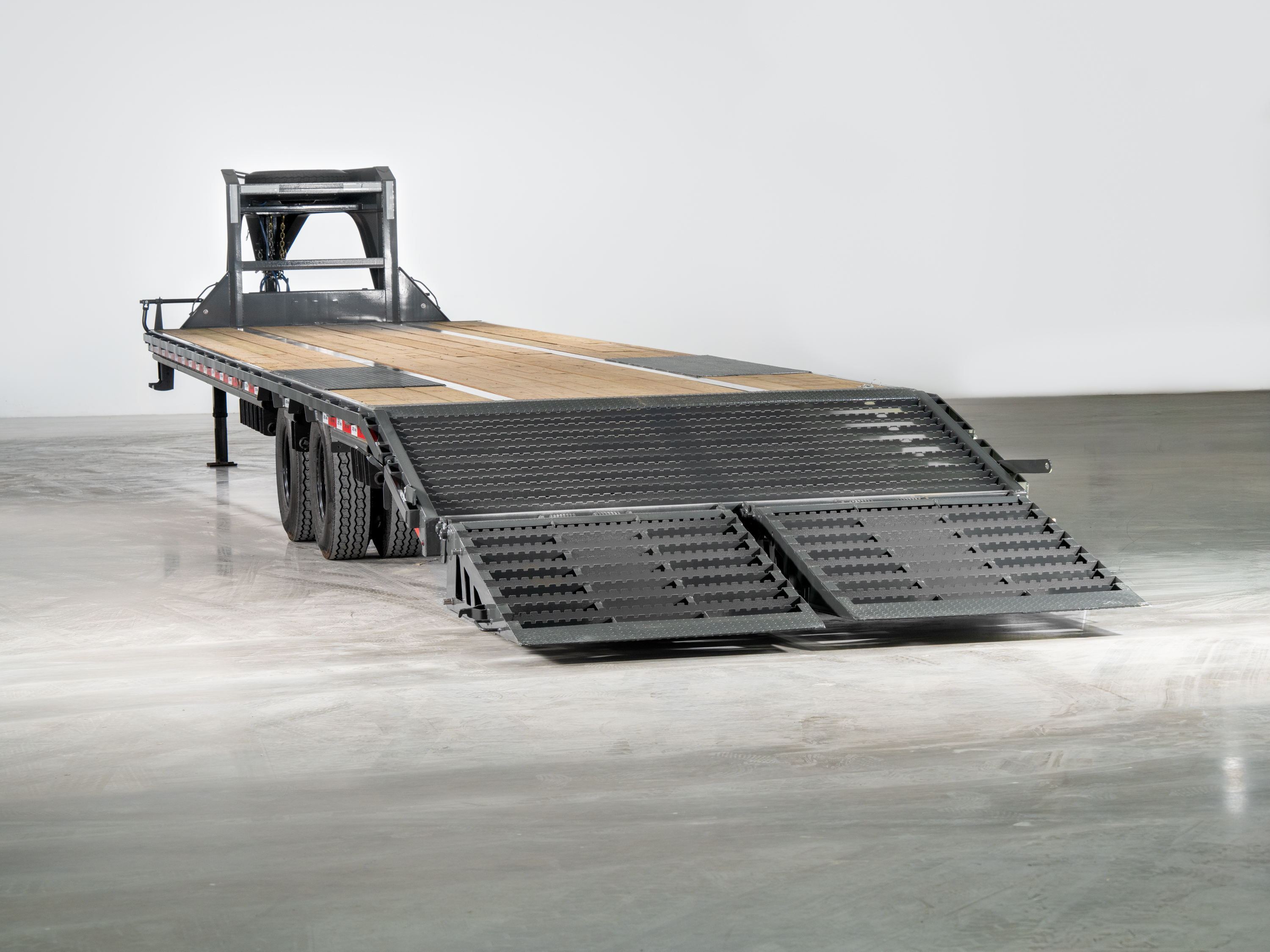 ARC Trailers ARC GDD 40' × 102" Gooseneck Flatbed Trailer with Duals