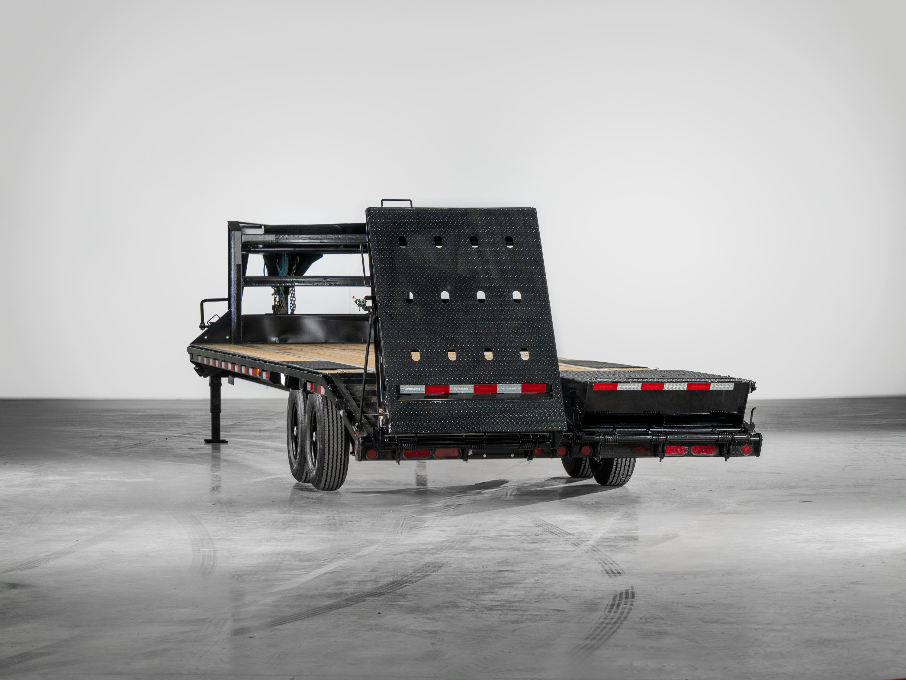 PJ Trailers 32'x102" Gooseneck Flatbed Quest Series (LQ)