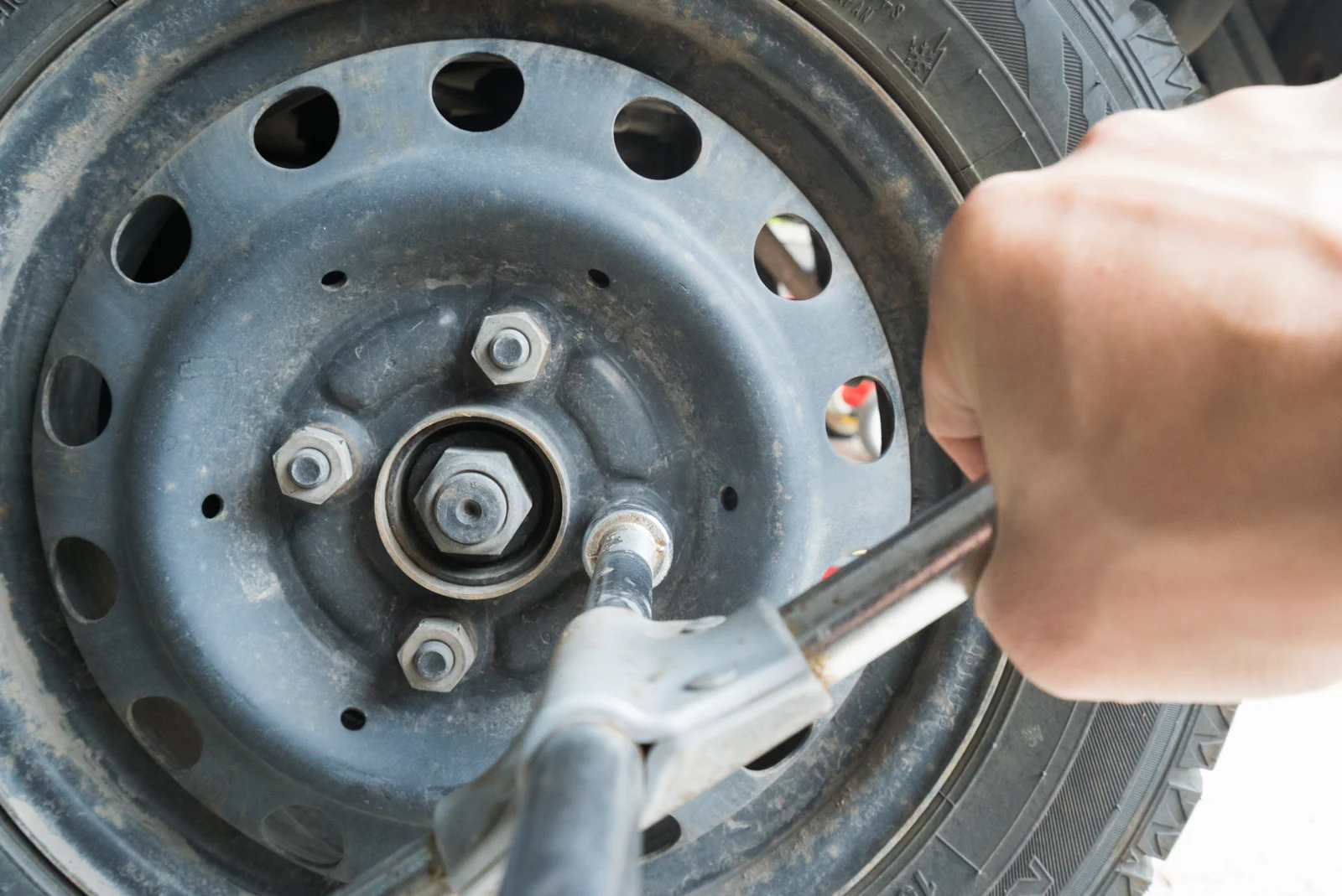 Torquing trailer wheel lugs during an inspection