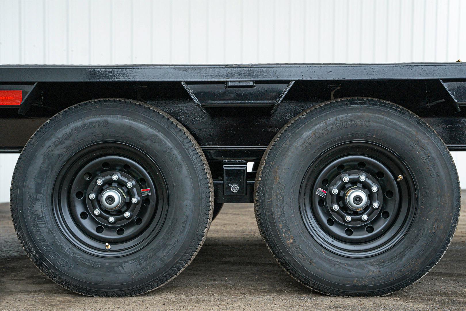 PJ Trailers 32'x102" Gooseneck Low Pro Flatbed Trailer w/ Singles (LS)