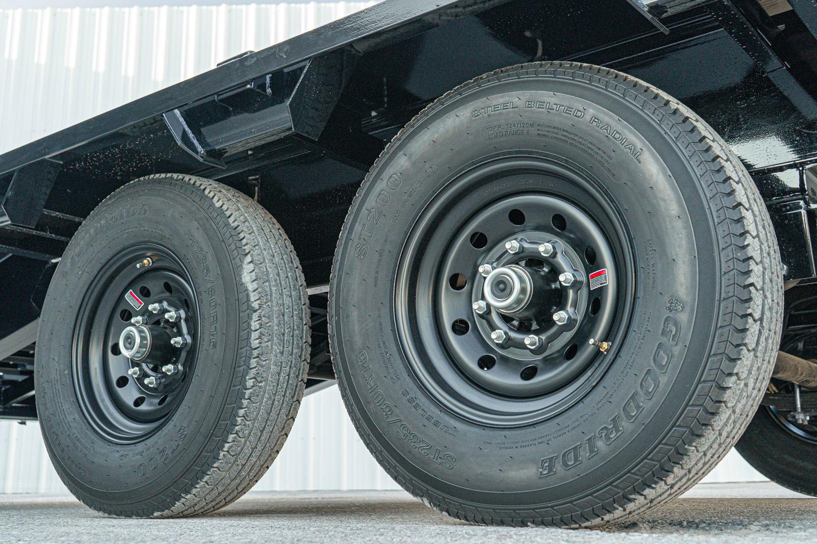 PJ Trailers 25'x102" Gooseneck Low Pro Flatbed Trailer w/ Singles (LS)