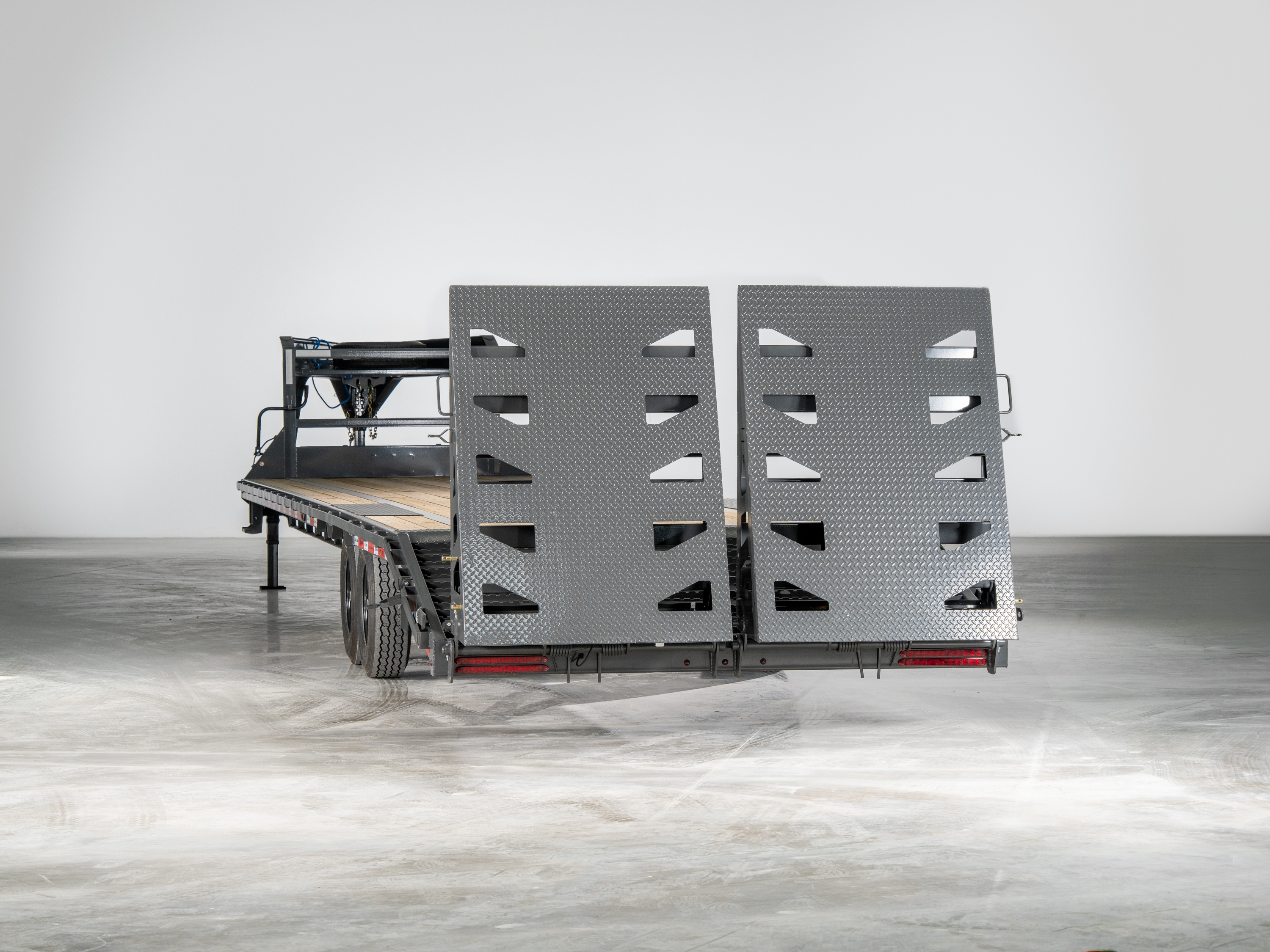 ARC Trailers ARC GDS 40' × 102" Gooseneck Flatbed Trailer