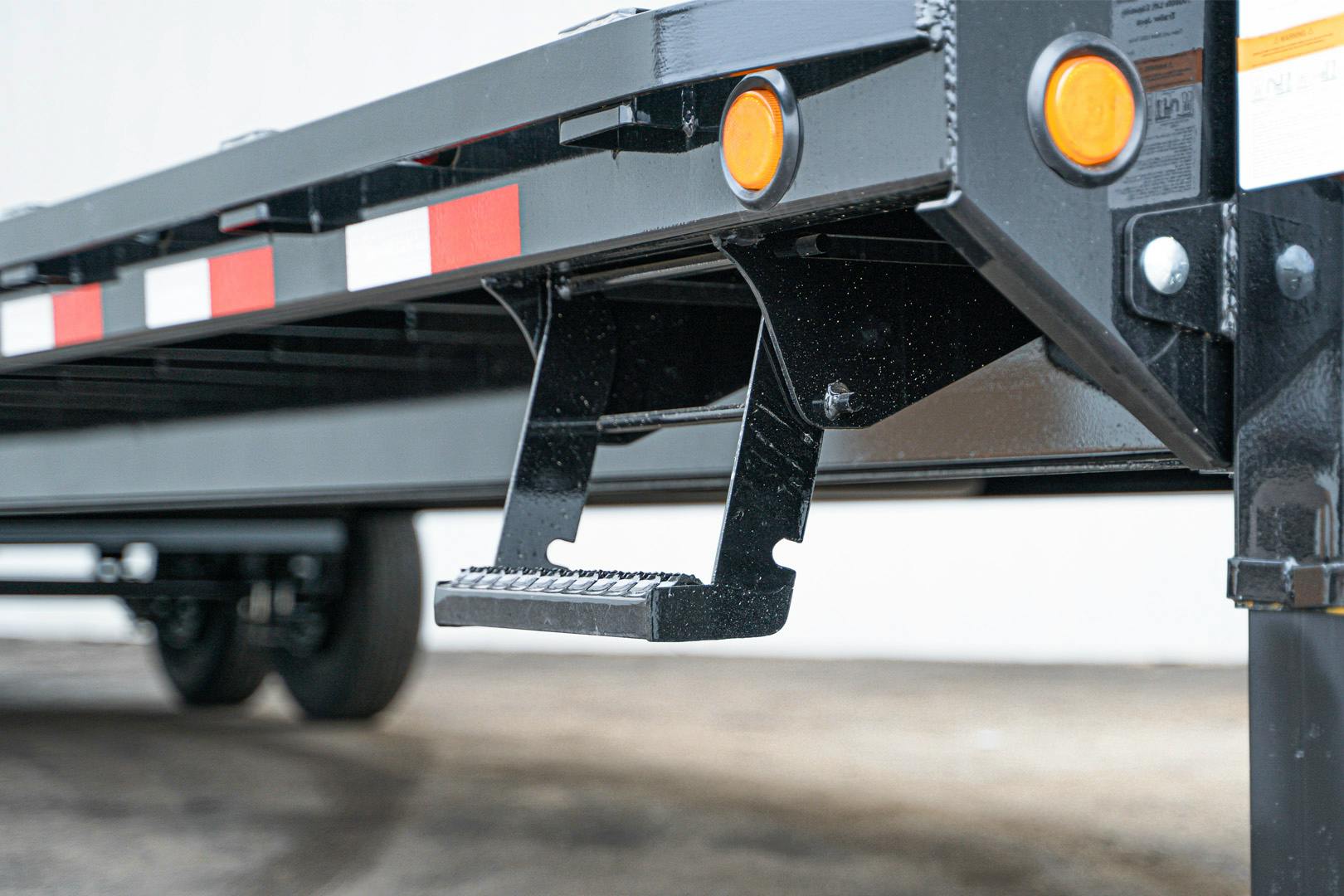PJ Trailers 32'x102" Gooseneck Low Pro Flatbed Trailer w/ Singles (LS)