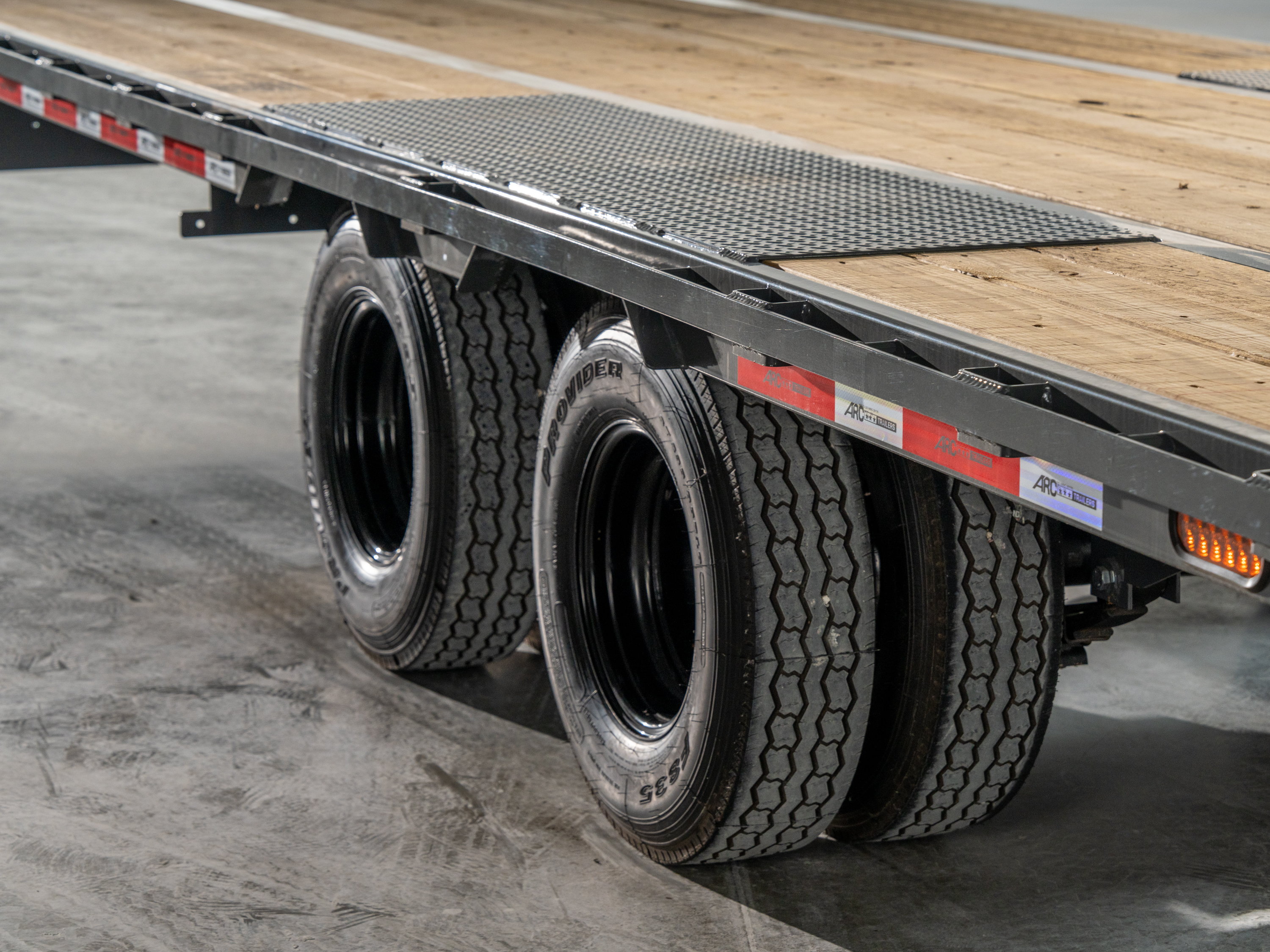 ARC Trailers ARC GDD 40' × 102" Gooseneck Flatbed Trailer with Duals