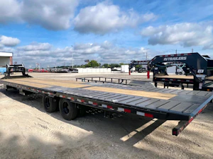 PJ Trailers 40'x102" Gooseneck Flatbed Trailer w/ Hydraulic Dovetail (LY1)