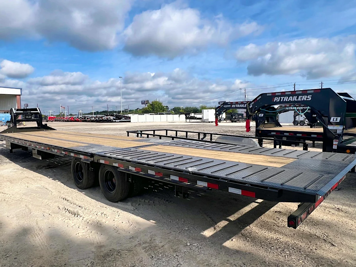 PJ Trailers 40'x102" Gooseneck Flatbed Trailer w/ Hydraulic Dovetail (LY1) - Stock #91651 - Image 1 of 4 PJ Trailers 40'x102" Gooseneck Flatbed Trailer w/ Hydraulic Dovetail (LY1) - Stock #91651 - Image 1 of 4