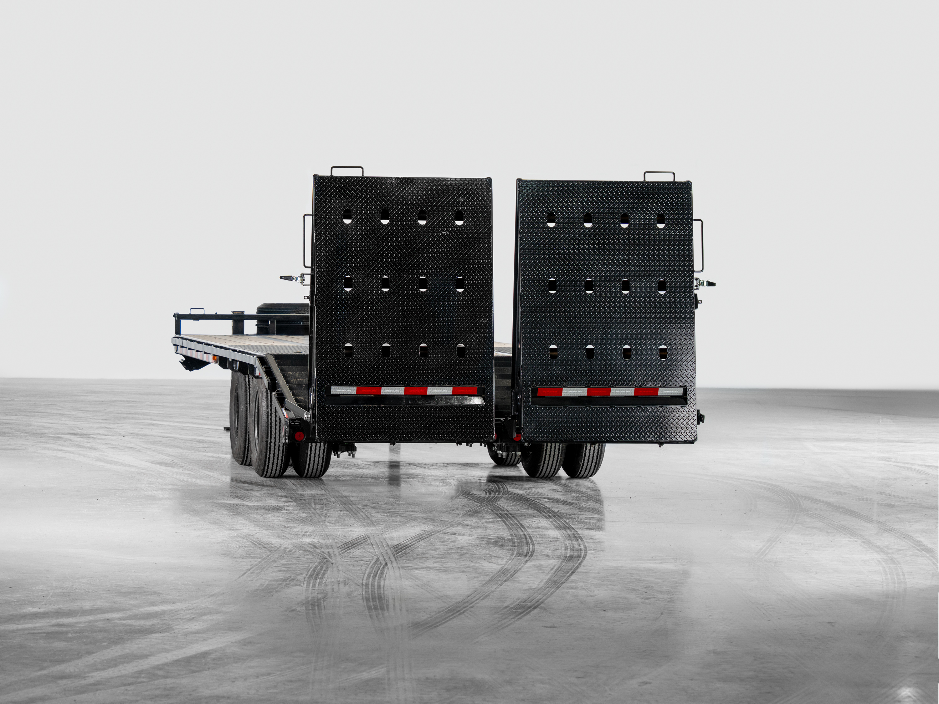 PJ Trailers 25'x102" Low Pro Pintle Flatbed Trailer w/ Duals (PL)