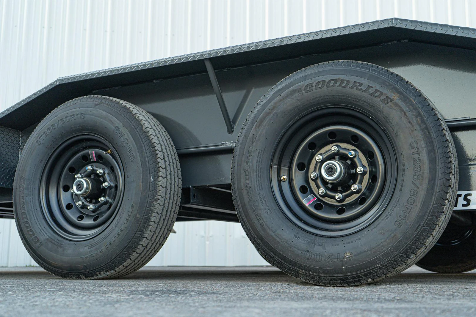 Trailer tire and wheel assembly