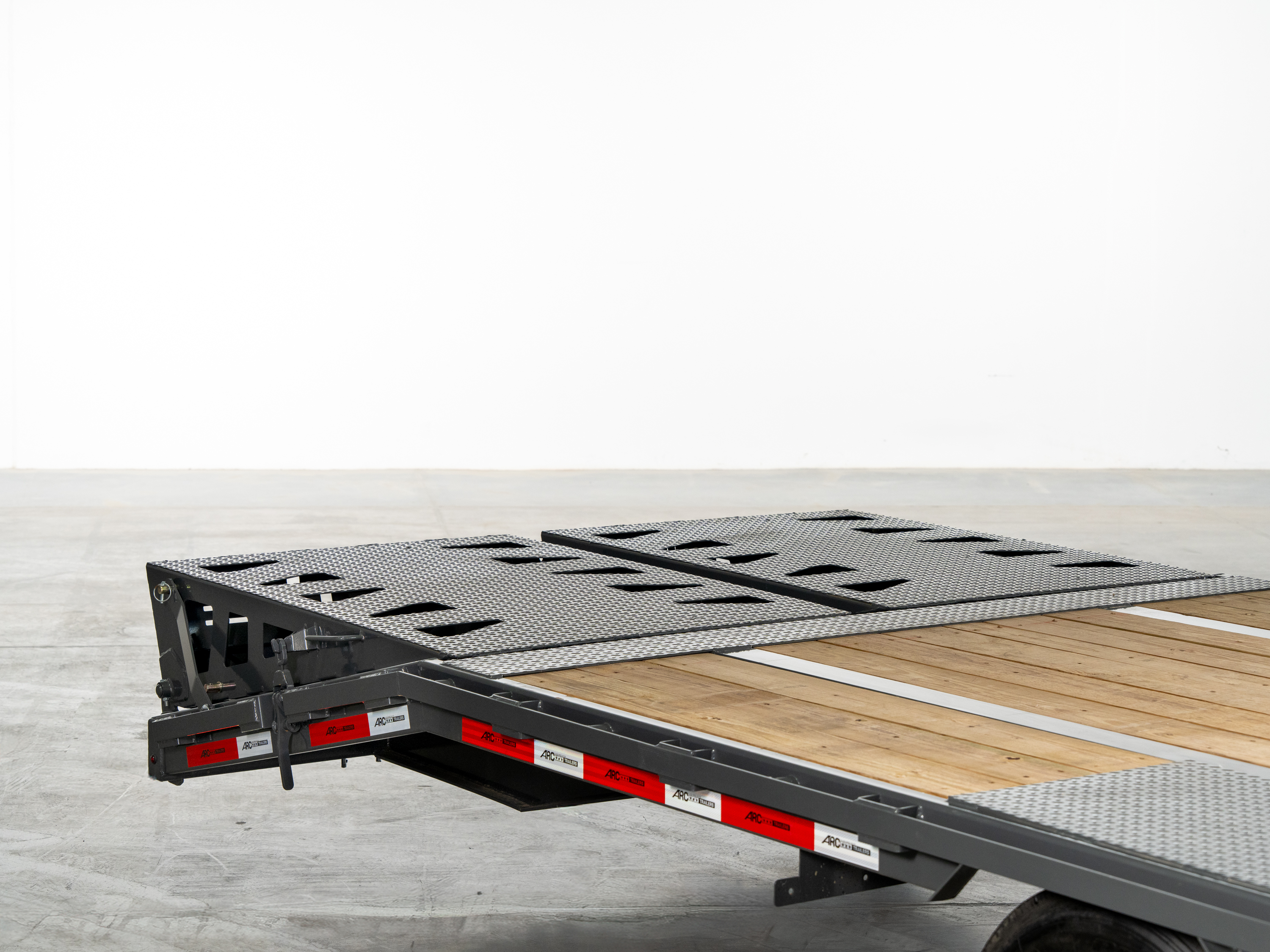 ARC Trailers ARC GDD 40' × 102" Gooseneck Flatbed Trailer with Duals