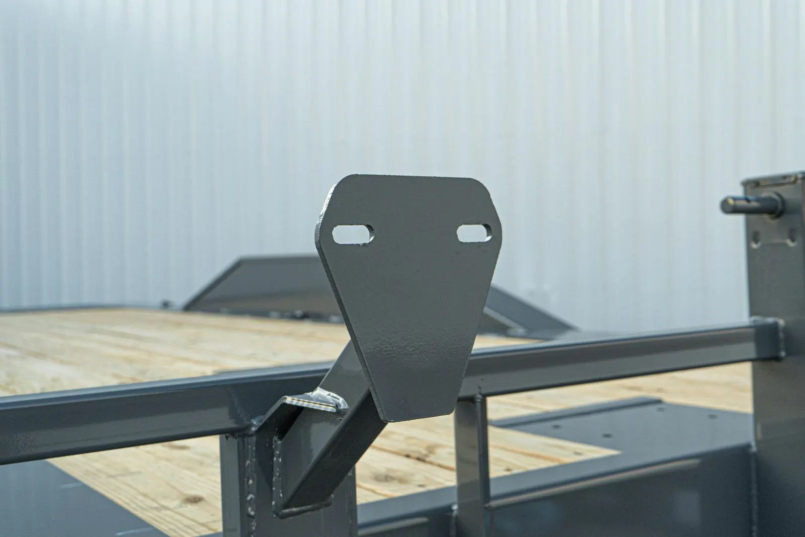 Front-mount winch plate on a tilt trailer deck