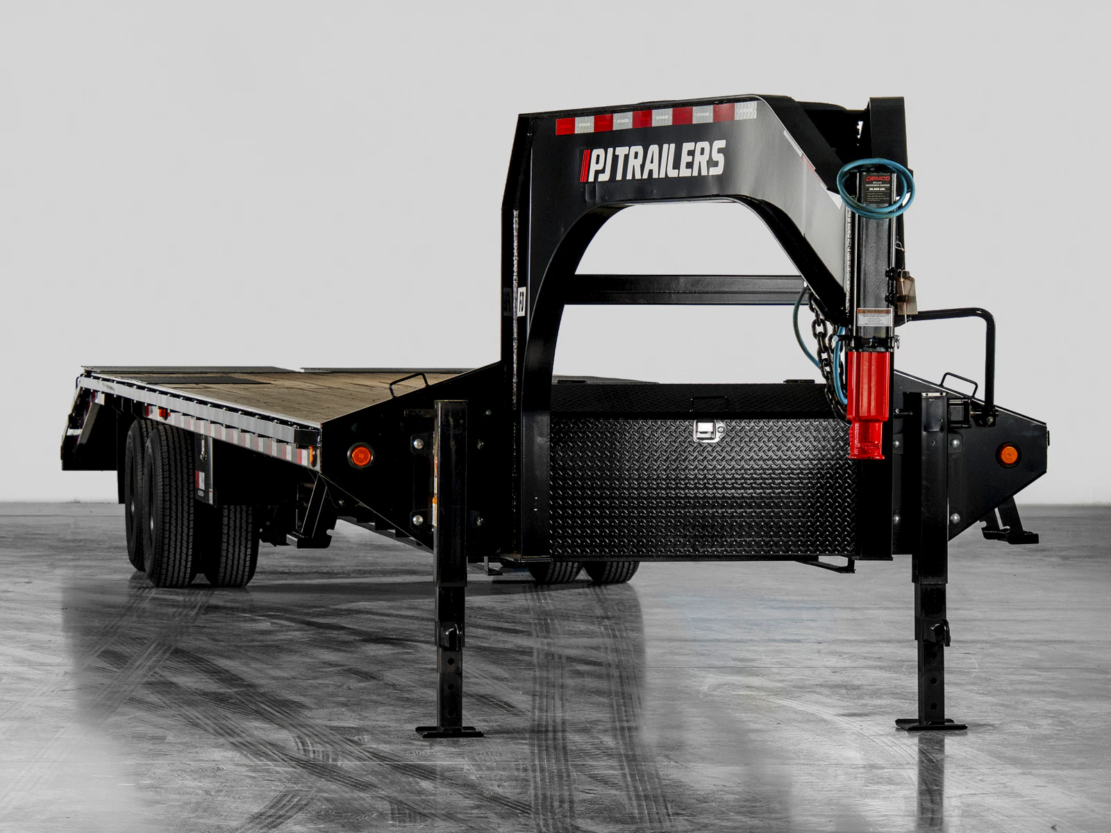 PJ Trailers Classic Flatdeck With Duals, studio view 1