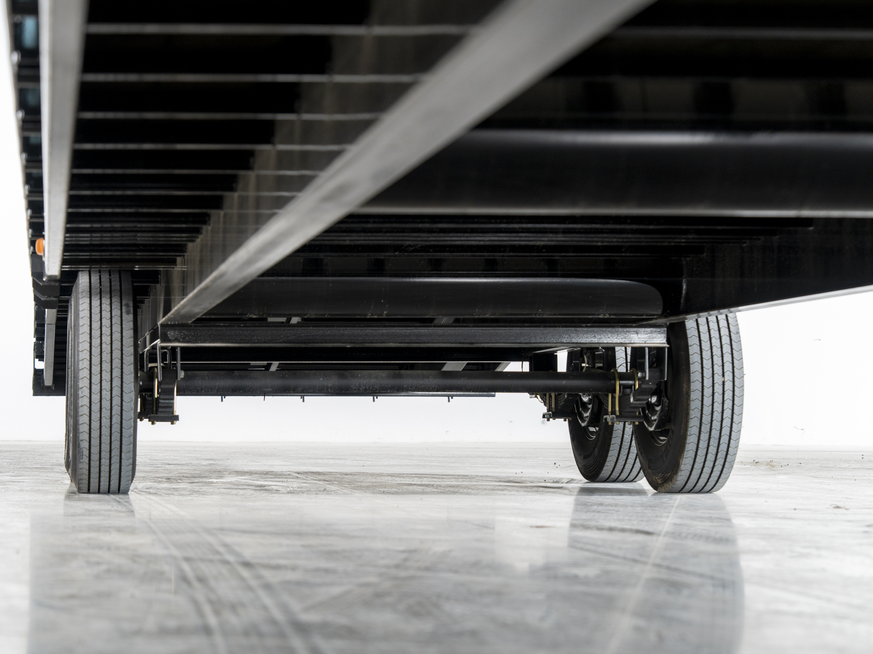 PJ Trailers 40'x102" 18k Gooseneck Flatbed Trailer w/ Singles (LX)