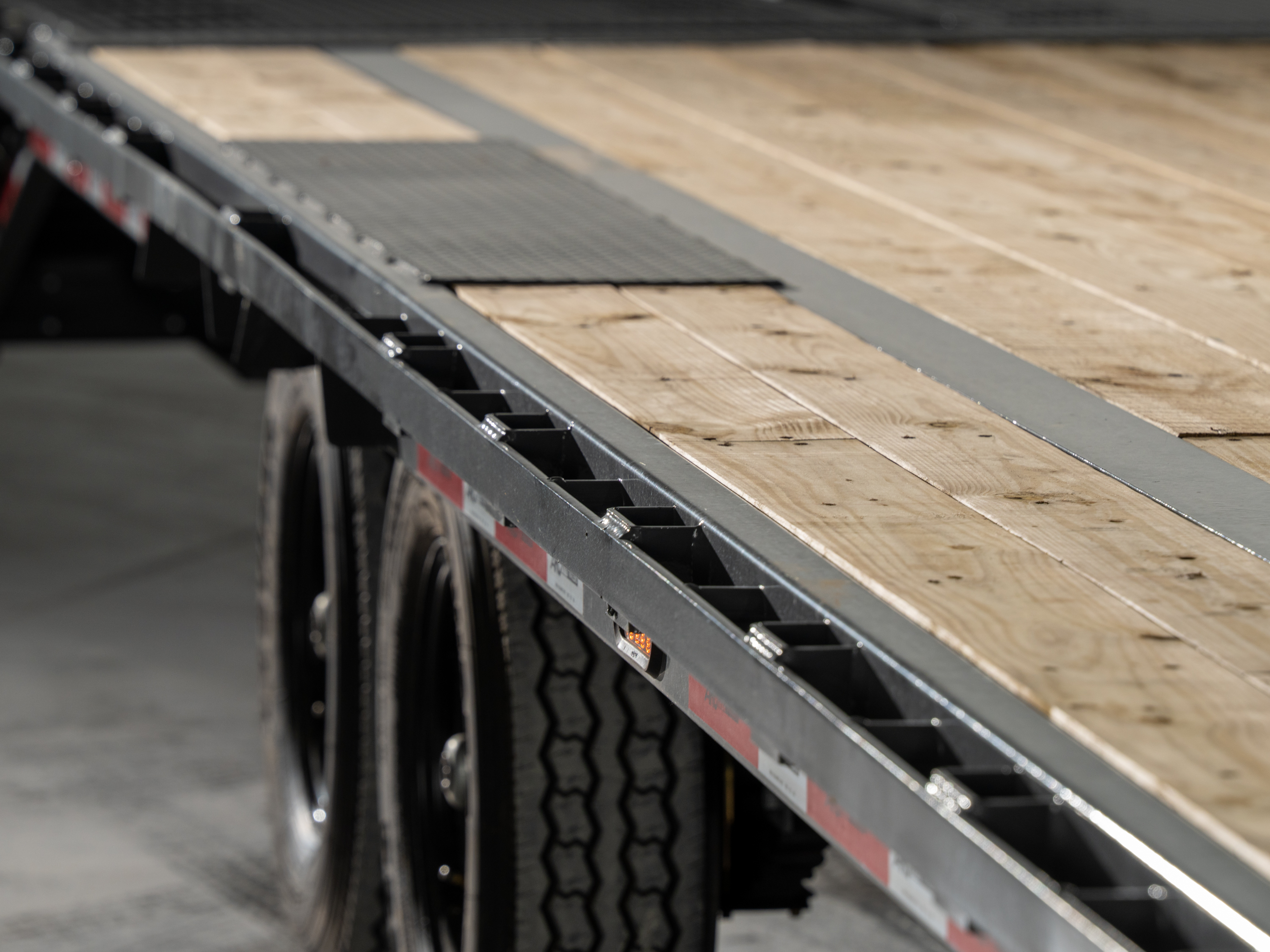 ARC Trailers ARC GDS 40' × 102" Gooseneck Flatbed Trailer