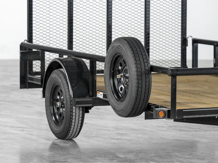Texas Bragg 77 in Single Axle Pipe Top Utility, studio view 9