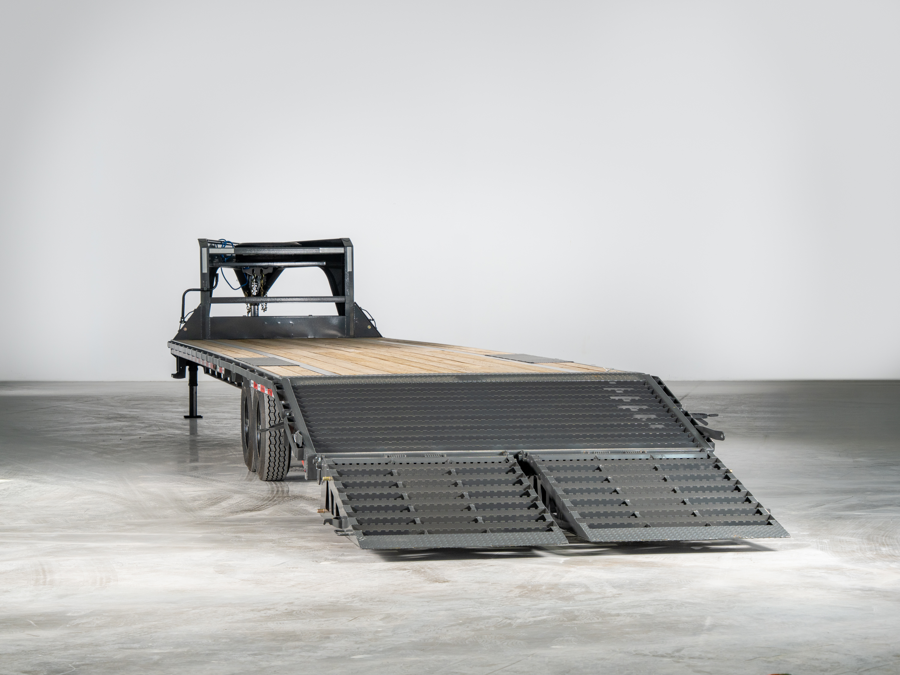 ARC Trailers ARC GDS 40' × 102" Gooseneck Flatbed Trailer