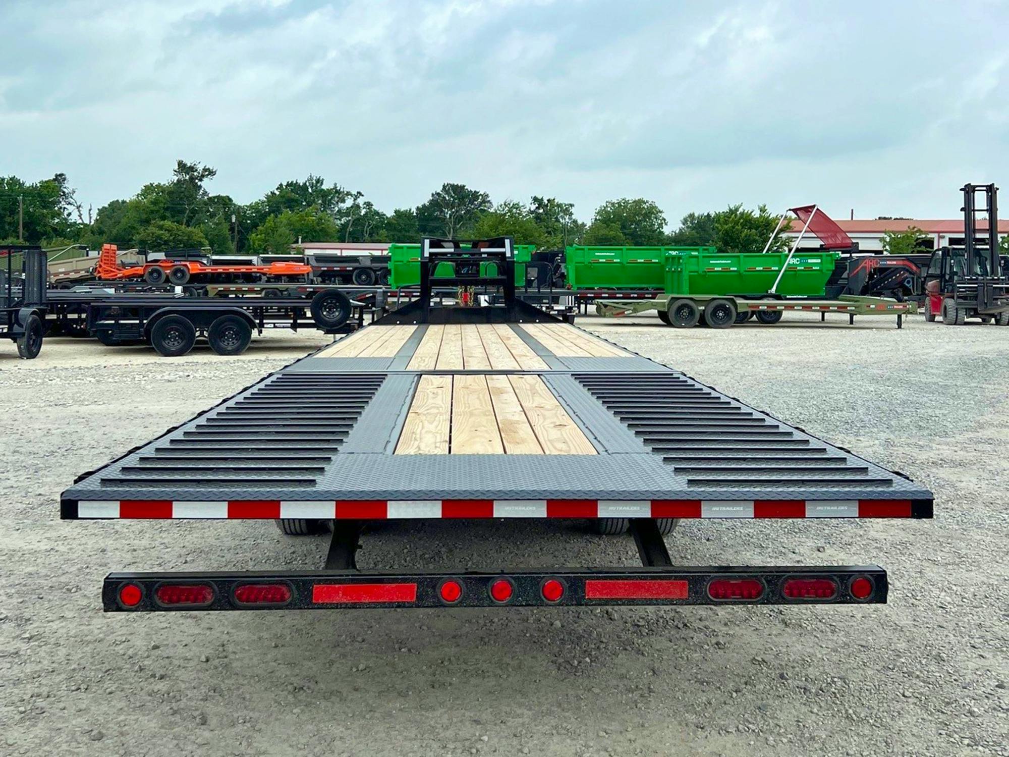 PJ Trailers 36'x102" Gooseneck Flatbed Trailer w/ Hydraulic Dovetail (LY)