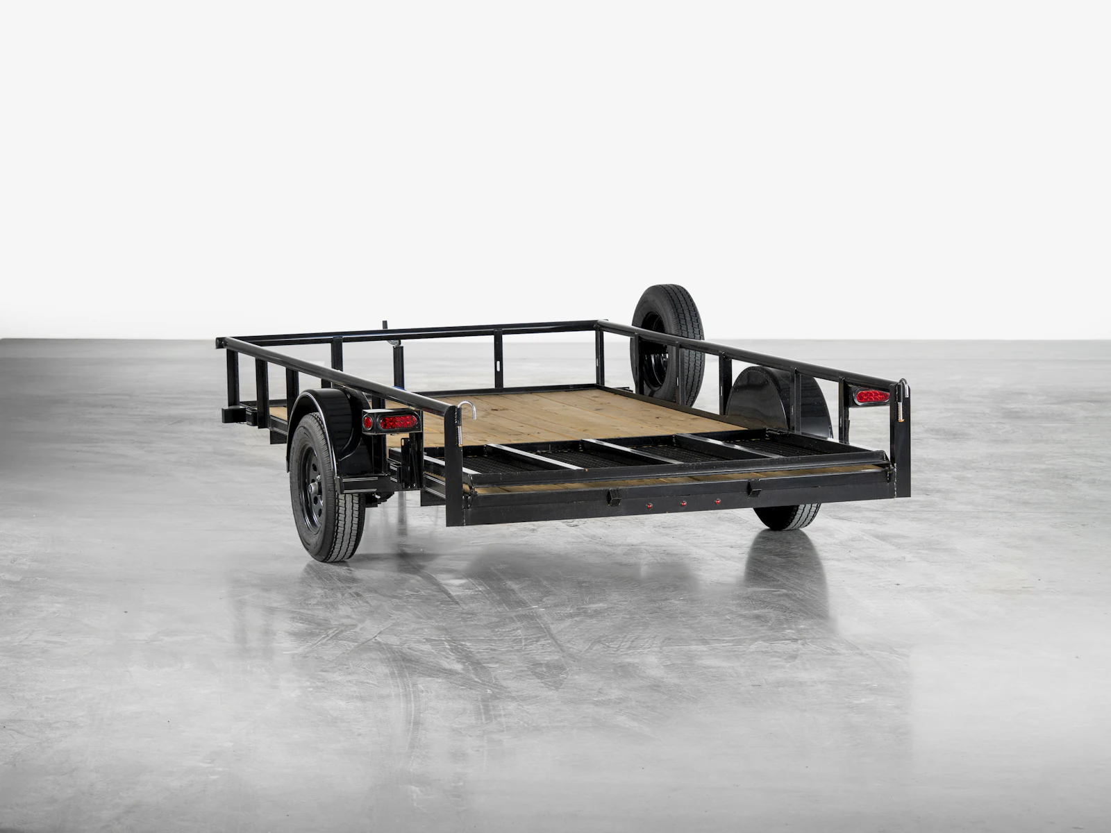 Texas Bragg 77 in Single Axle Pipe Top Utility, studio view 1