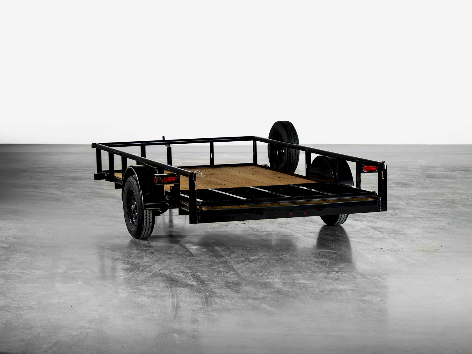 Texas Bragg 77 in Single Axle Pipe Top Utility, studio view 1 Texas Bragg 77 in Single Axle Pipe Top Utility, studio view 1