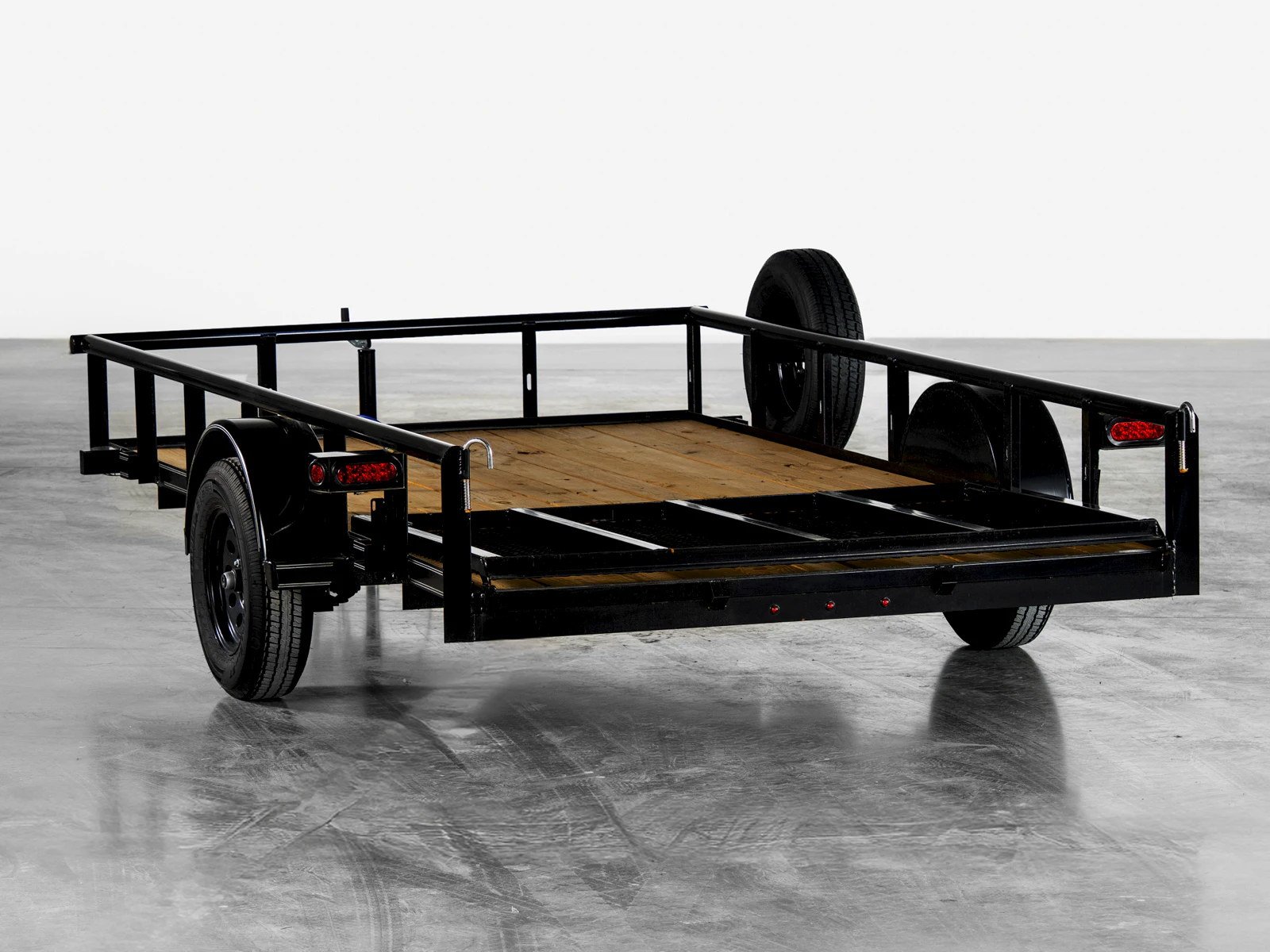 Texas Bragg 77 in Single Axle Pipe Top Utility, studio view 1