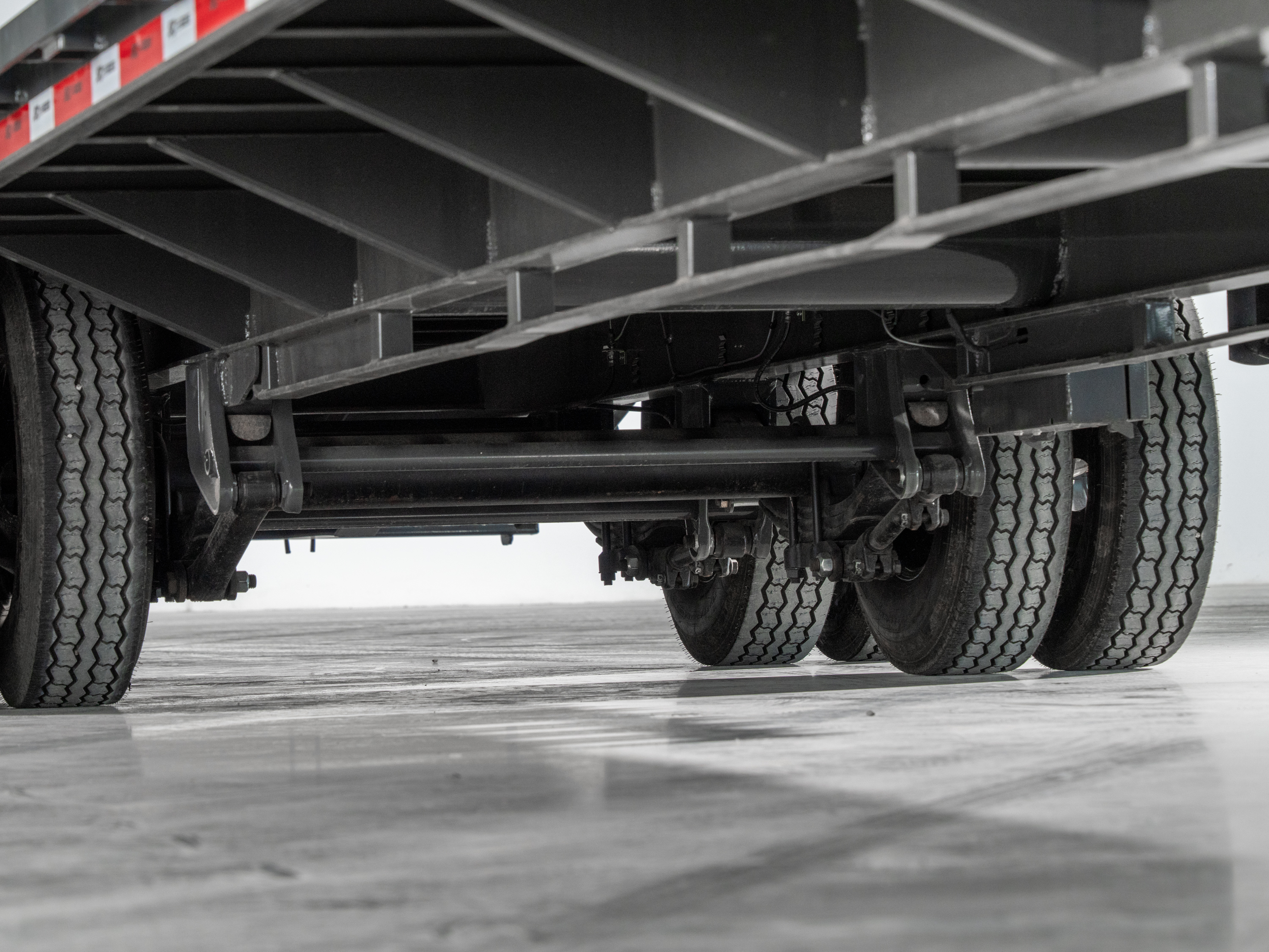 ARC Trailers ARC GDD 40' × 102" Gooseneck Flatbed Trailer with Duals