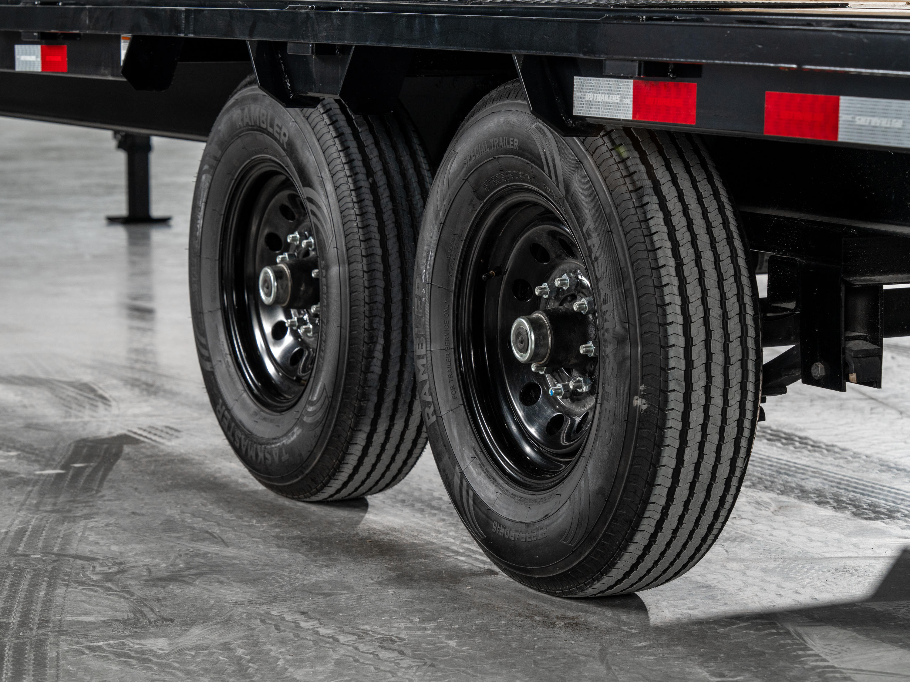 PJ Trailers 32'x102" Gooseneck Flatbed Quest Series (LQ)