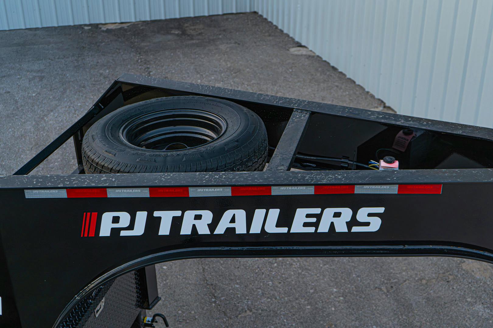 PJ Trailers 40'x102" Flatbed Trailer w/ Ramps (LD)