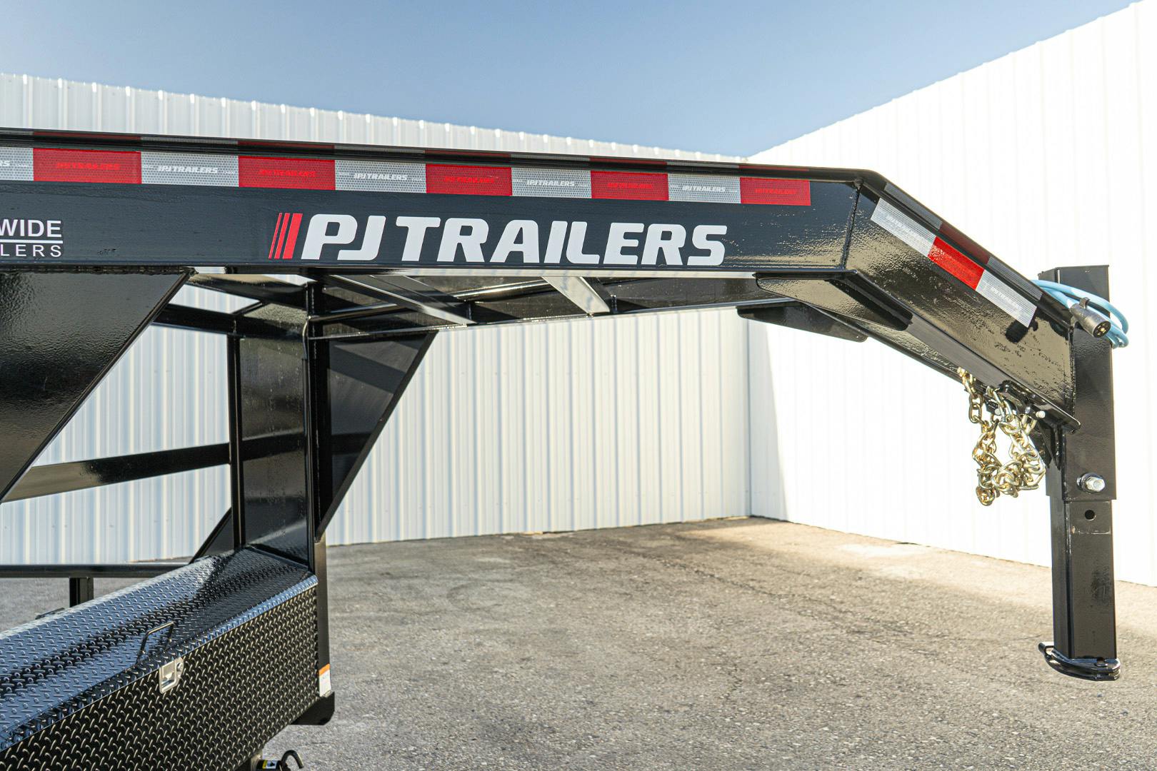 PJ Trailers 24'x83" Gooseneck 6" Channel Equipment Trailer (CC)