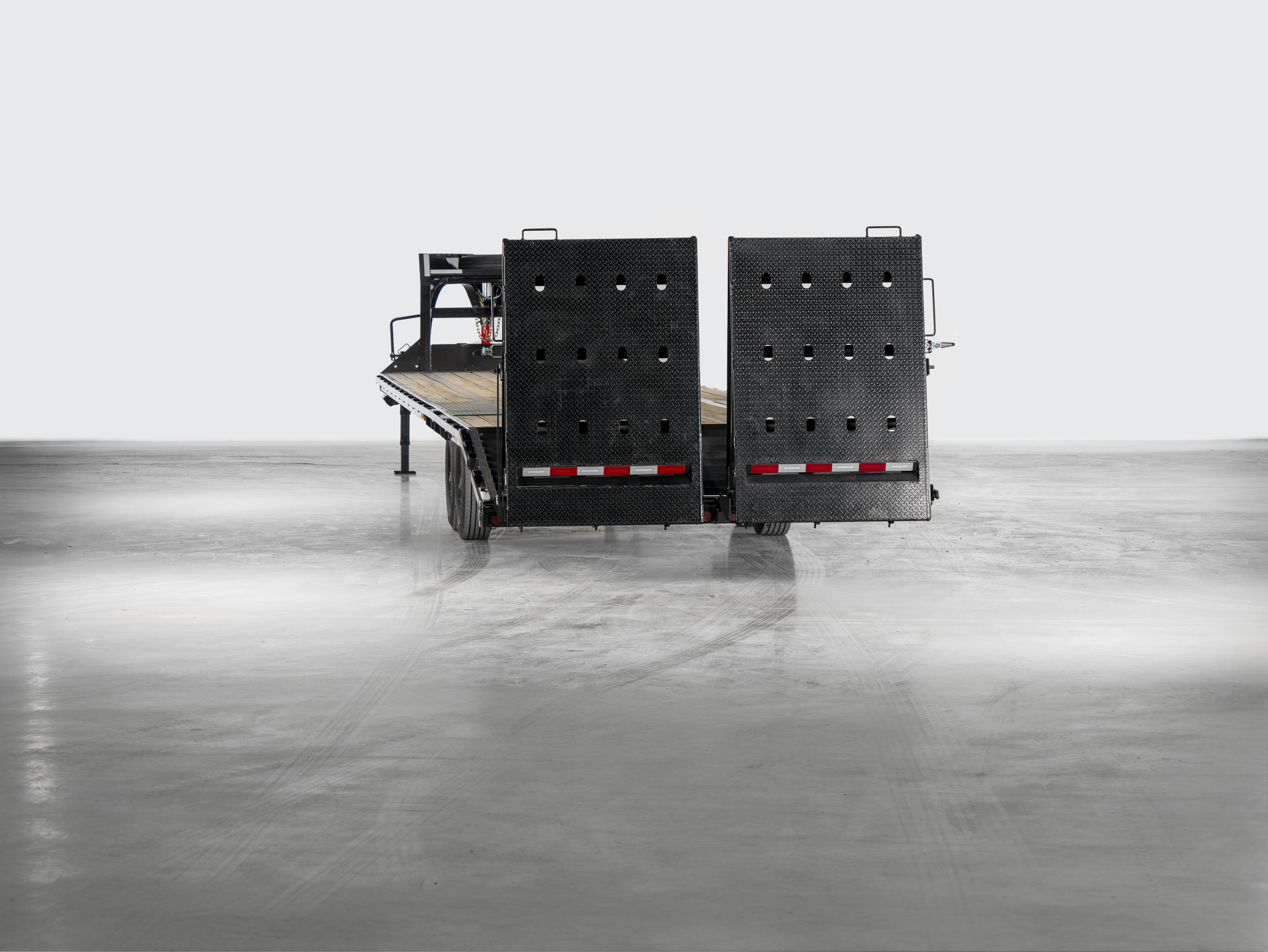 PJ Trailers 40'x102" 18k Gooseneck Flatbed Trailer w/ Singles (LX)