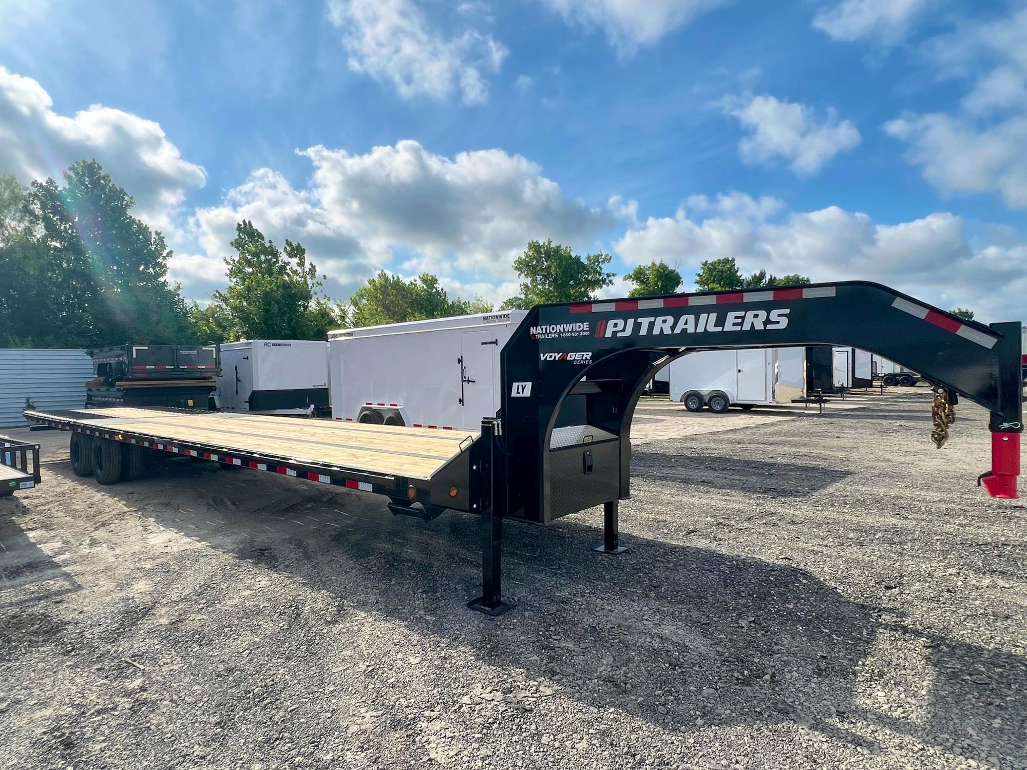 PJ Trailers 40'x102" Gooseneck Flatbed Trailer w/ Hydraulic Dovetail (LY1)