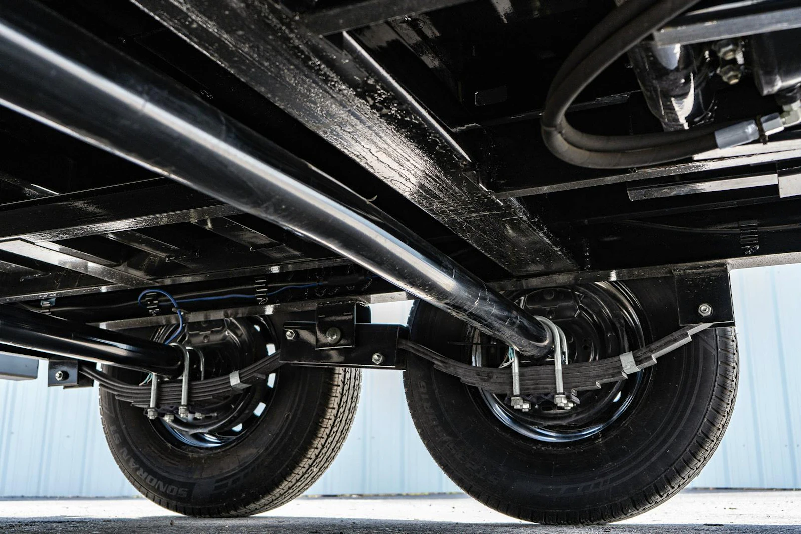 Trailer axle and hub assembly