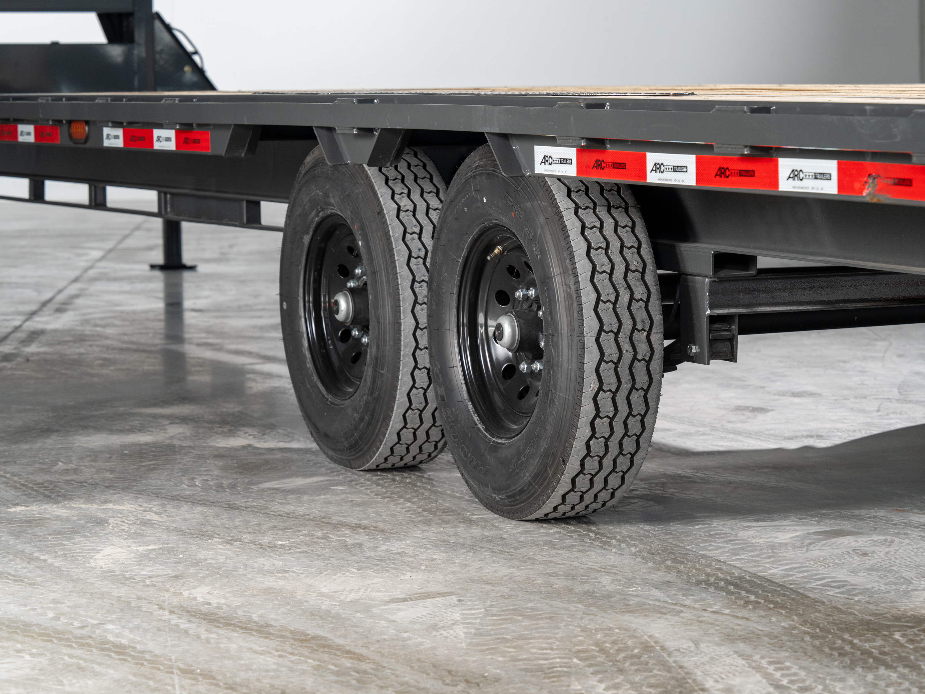 ARC Trailers ARC GDS 40' × 102" Gooseneck Flatbed Trailer