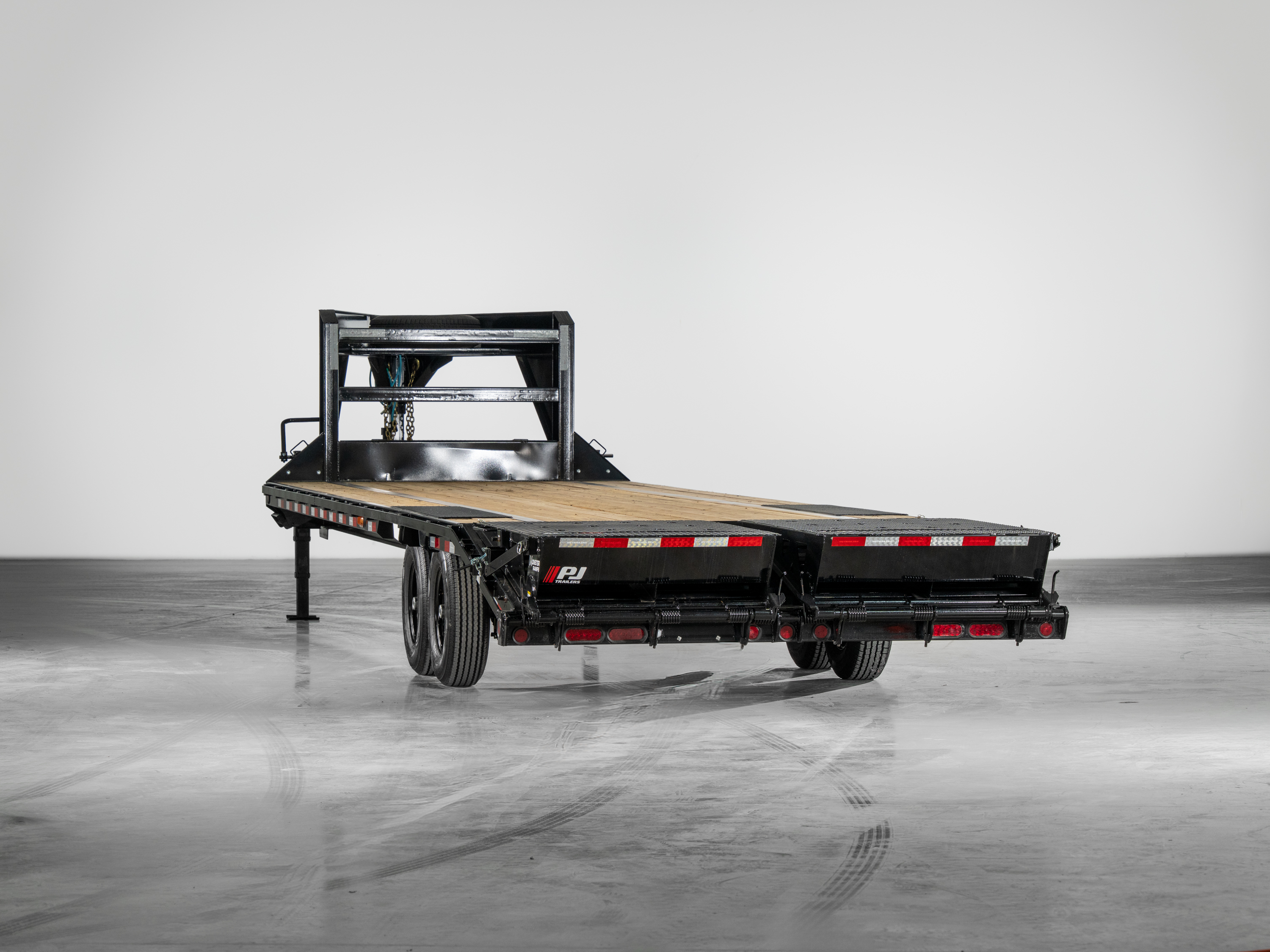 PJ Trailers 32'x102" Gooseneck Flatbed Quest Series (LQ)